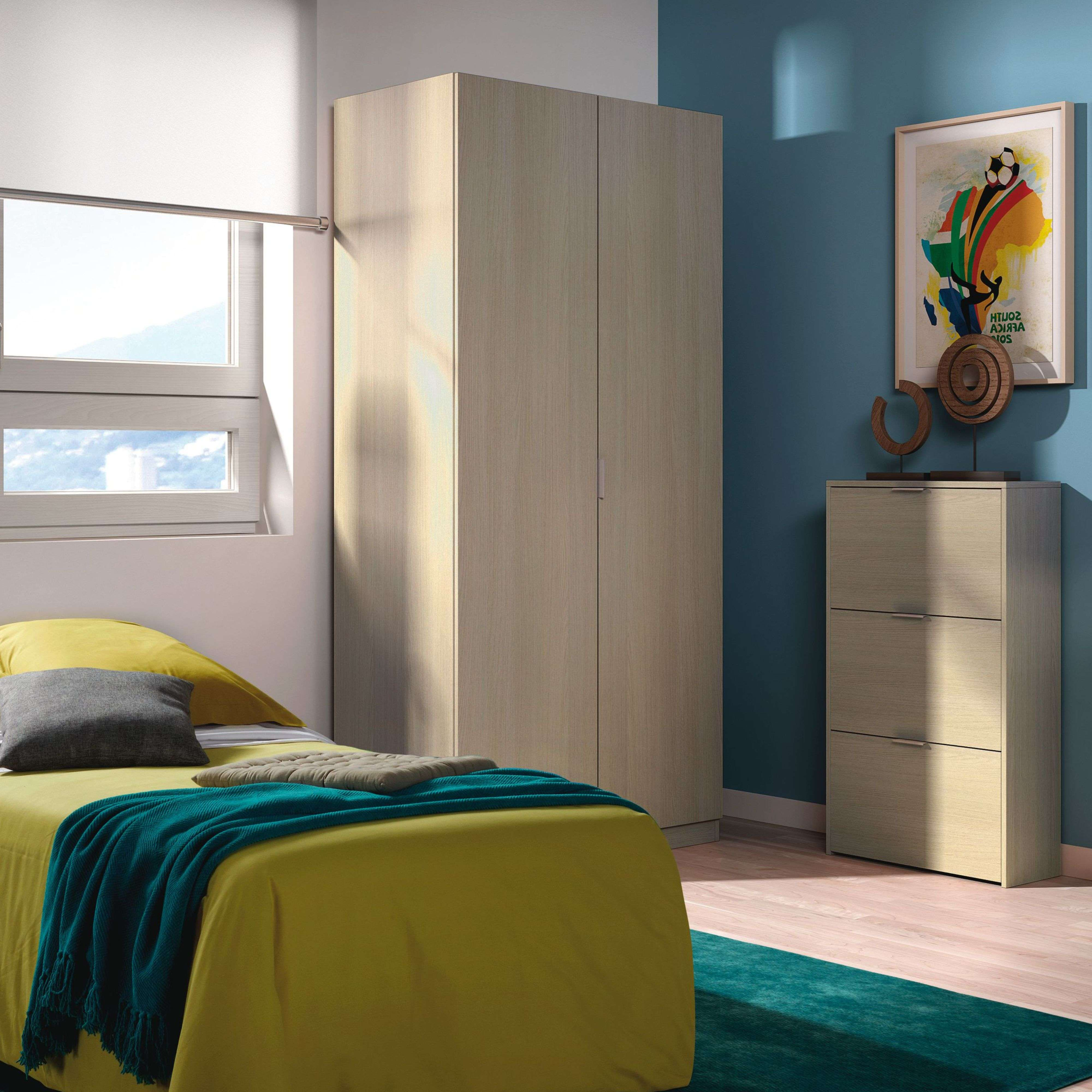Un dormitorio con cama amarilla, armario y cuadro.