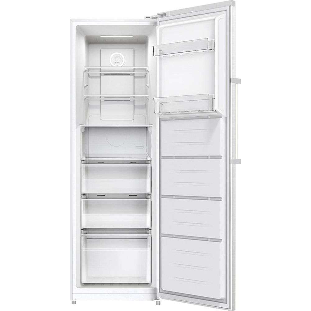 Un frigorifero bianco vuoto con la porta aperta, che mostra ripiani e cassetti.
