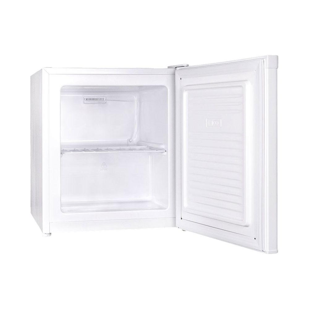Un frigorifero bianco e vuoto con la porta aperta e un ripiano.