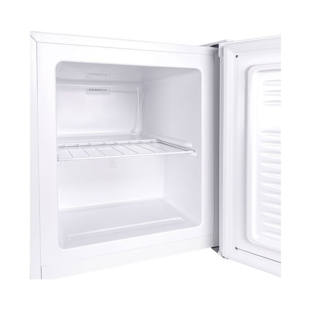 Interno di un mini-frigo bianco e vuoto, aperto, con una griglia.