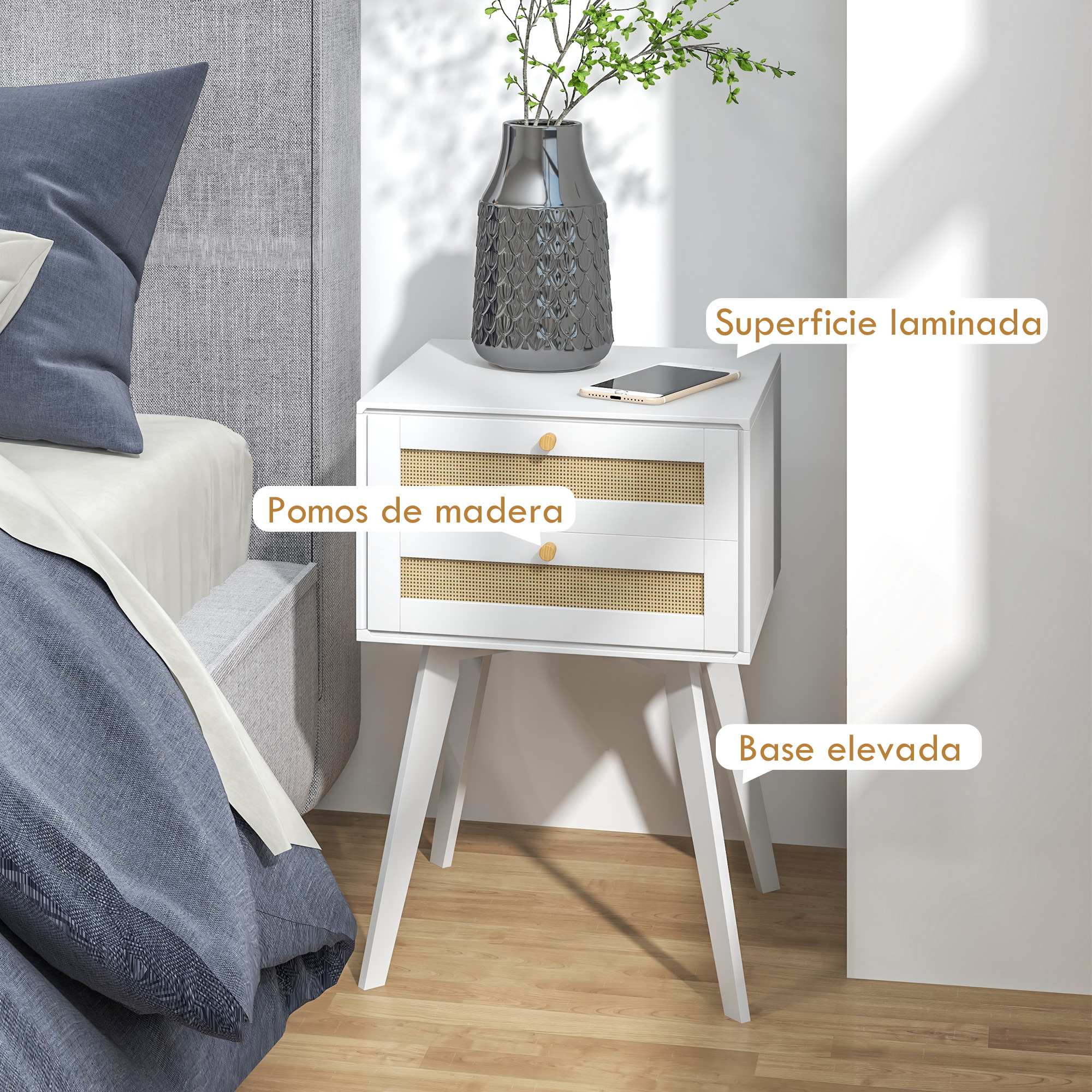 Una mesita de noche con dos cajones y detalles de ratán junto a una cama.