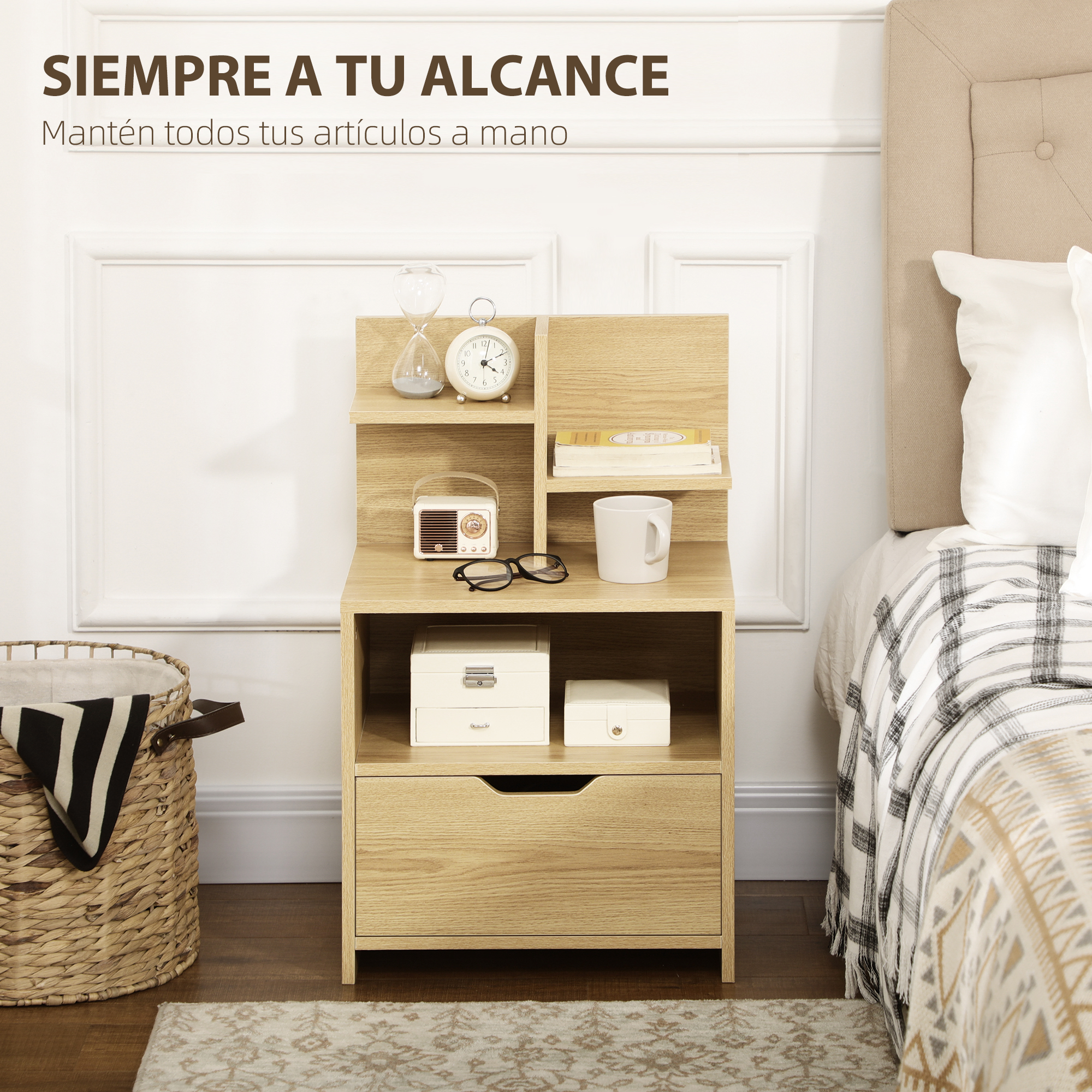 Mesita de noche de madera con reloj, radio, gafas y cajas junto a una cama.