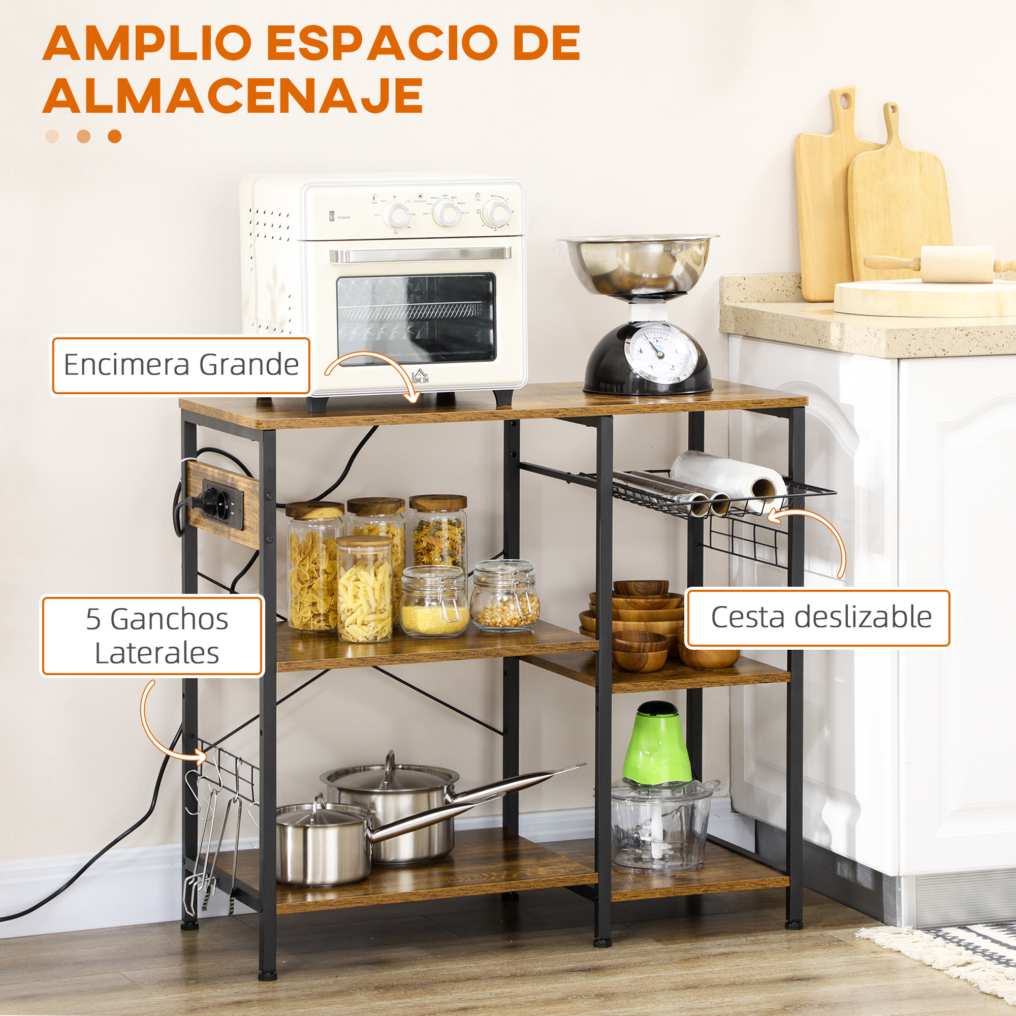 Estante de cocina con horno, báscula, frascos, utensilios y accesorios.