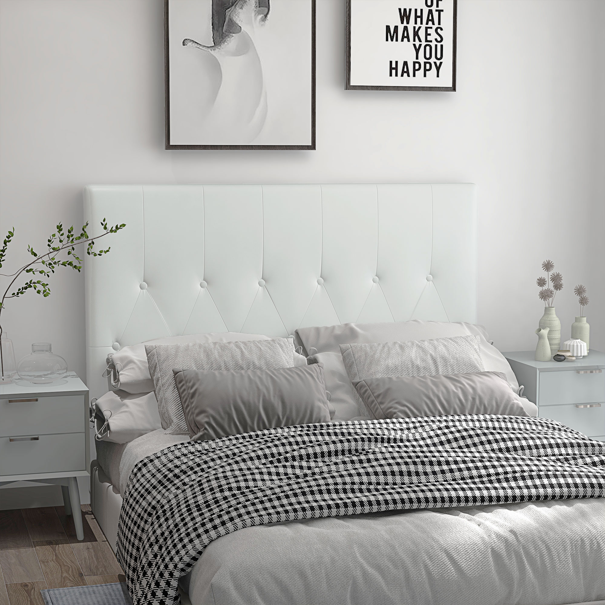 Un dormitorio con cama blanca, almohadas grises y manta a cuadros.