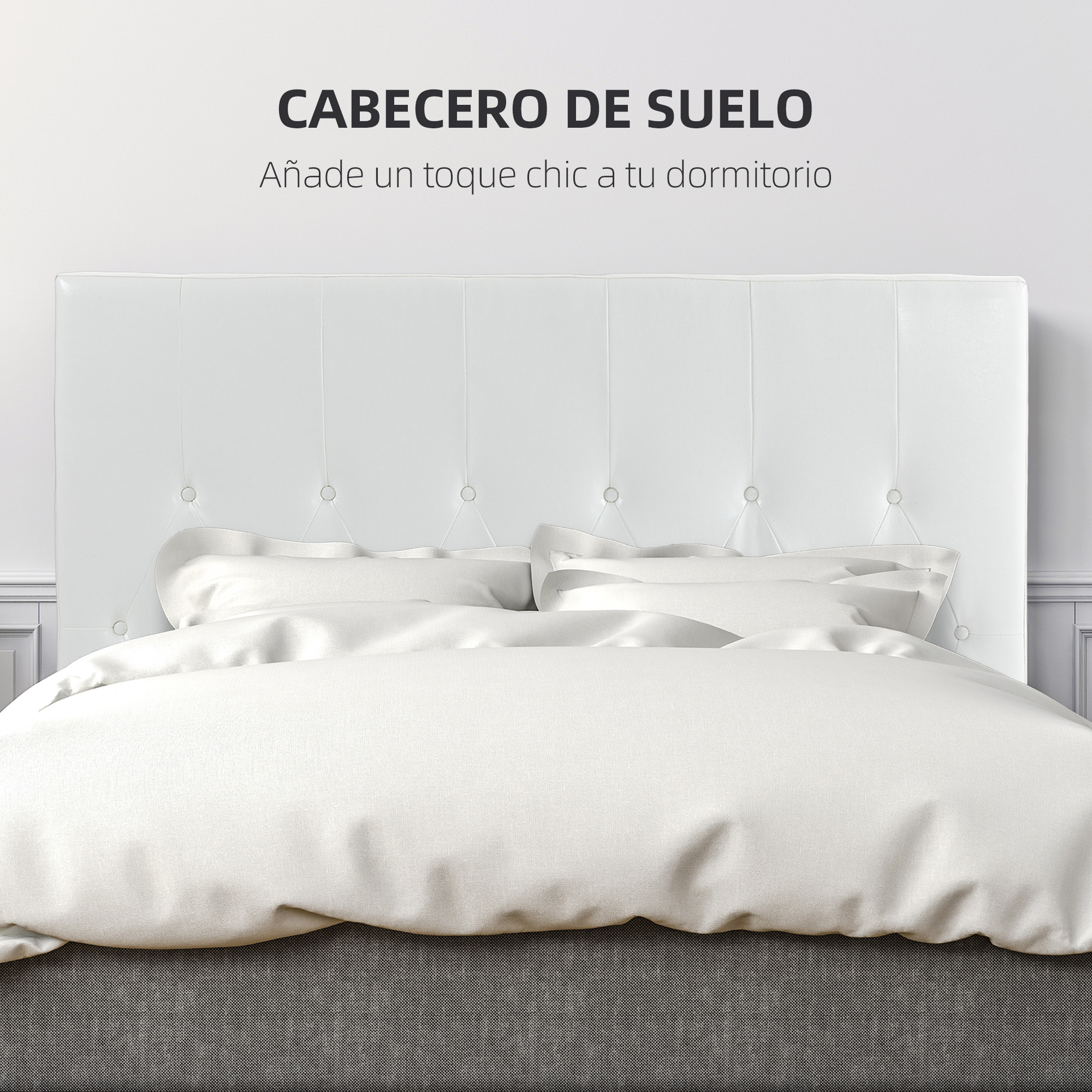 Una cama blanca con cabecero tapizado, almohadas blancas y ropa de cama.