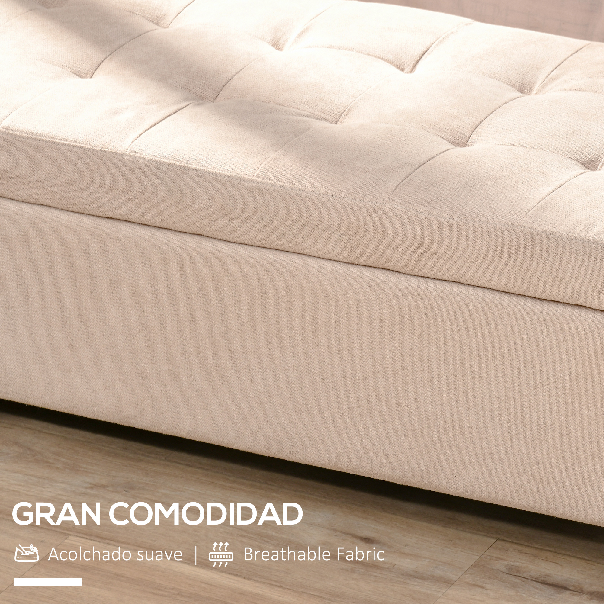 Otomana beige con superficie acolchada y suelo de madera.