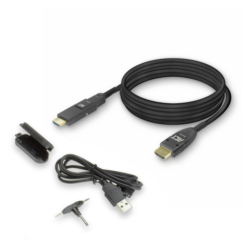 Zwarte HDMI-kabel met USB-connector en accessoires op witte achtergrond.