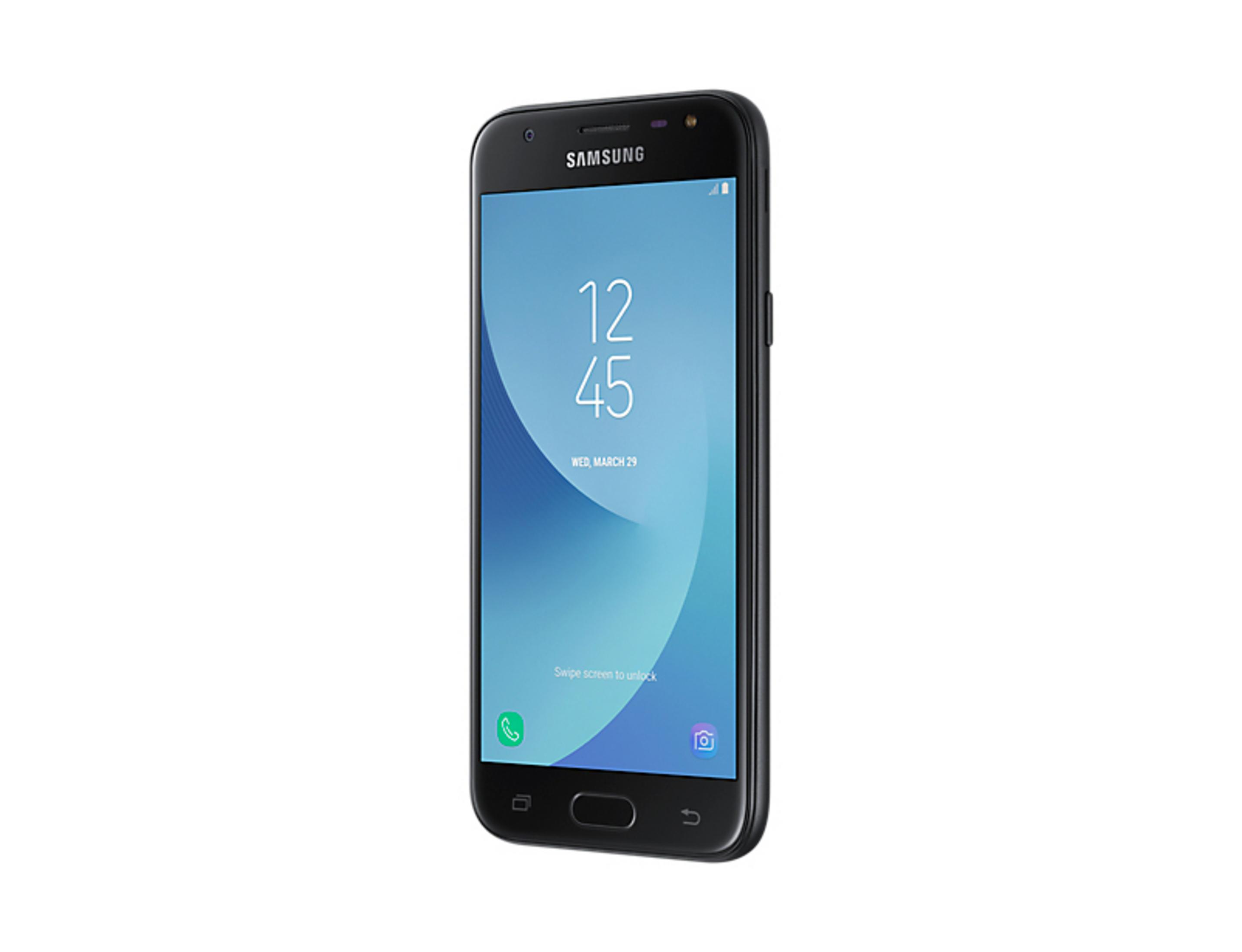 Ein schwarzes Samsung Smartphone mit blauem Sperrbildschirm, der Uhrzeit, Datum und Symbole anzeigt, leicht nach rechts geneigt.