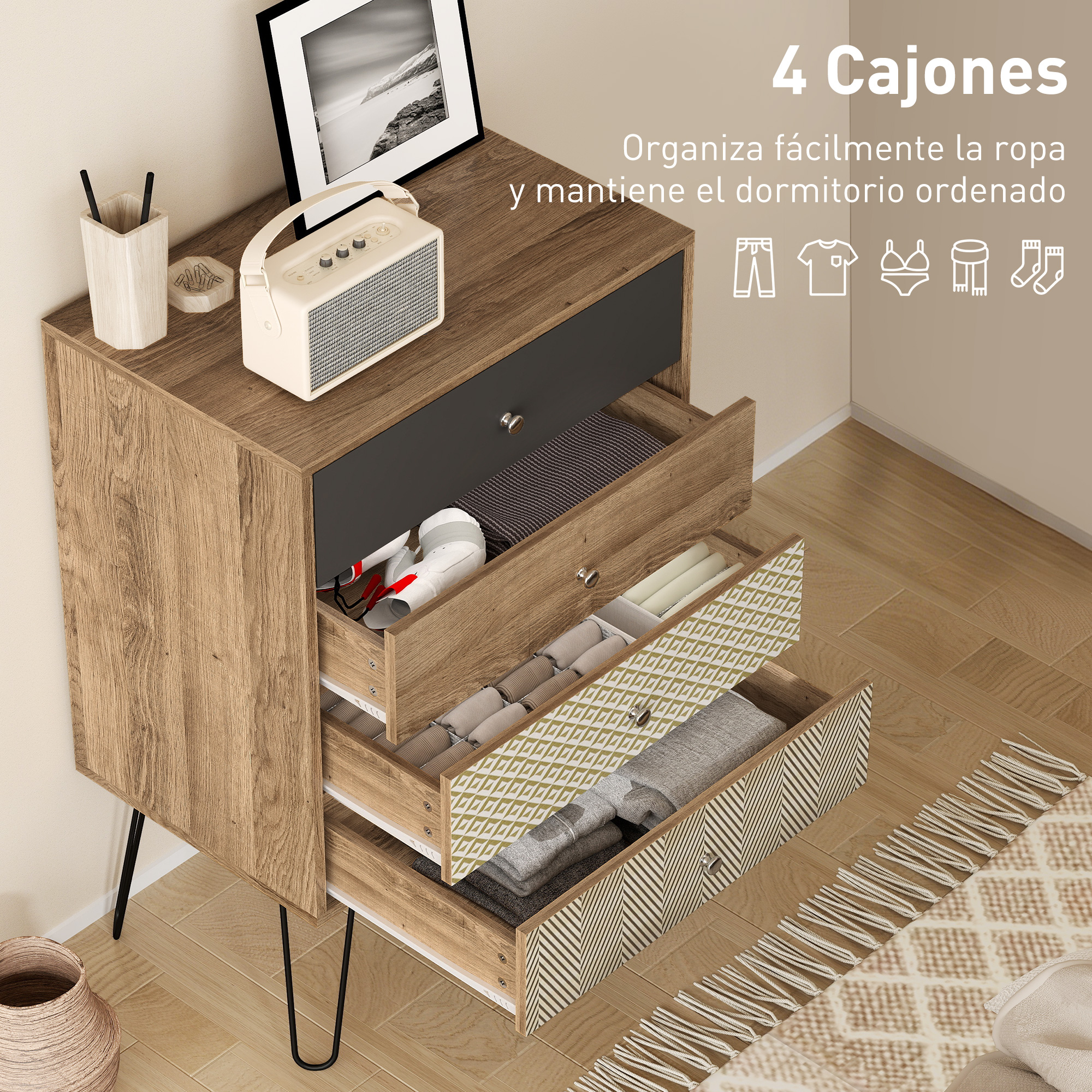 Cómoda de madera con cuatro cajones abiertos, llenos de ropa y accesorios.