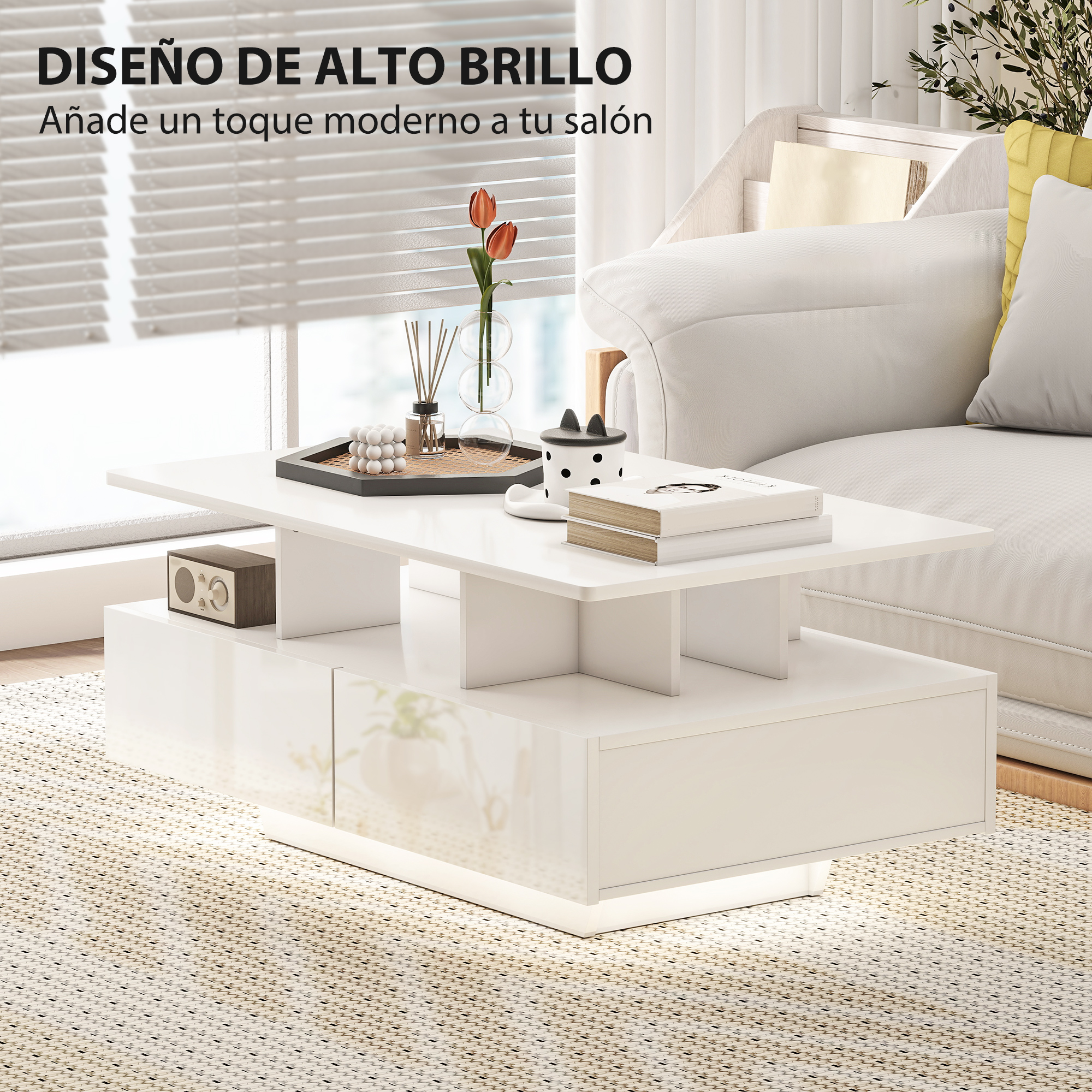 Una mesa de centro blanca moderna con cajones y decoraciones está sobre una alfombra.