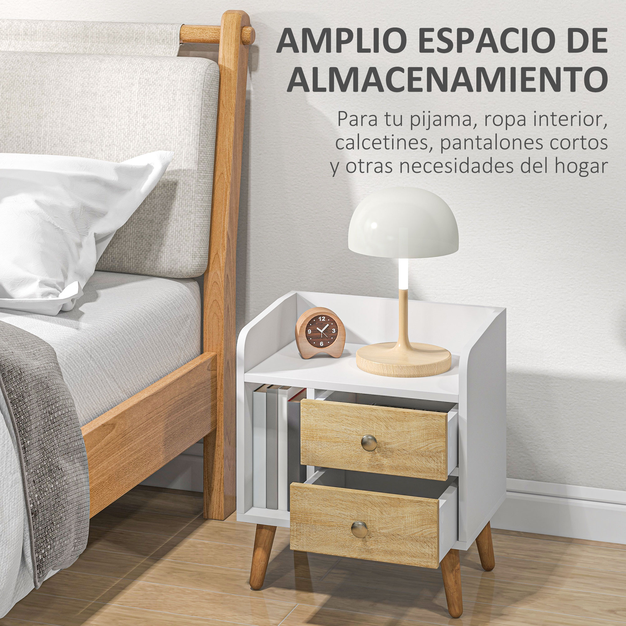 Una mesita de noche con dos cajones, lámpara y reloj, junto a una cama.