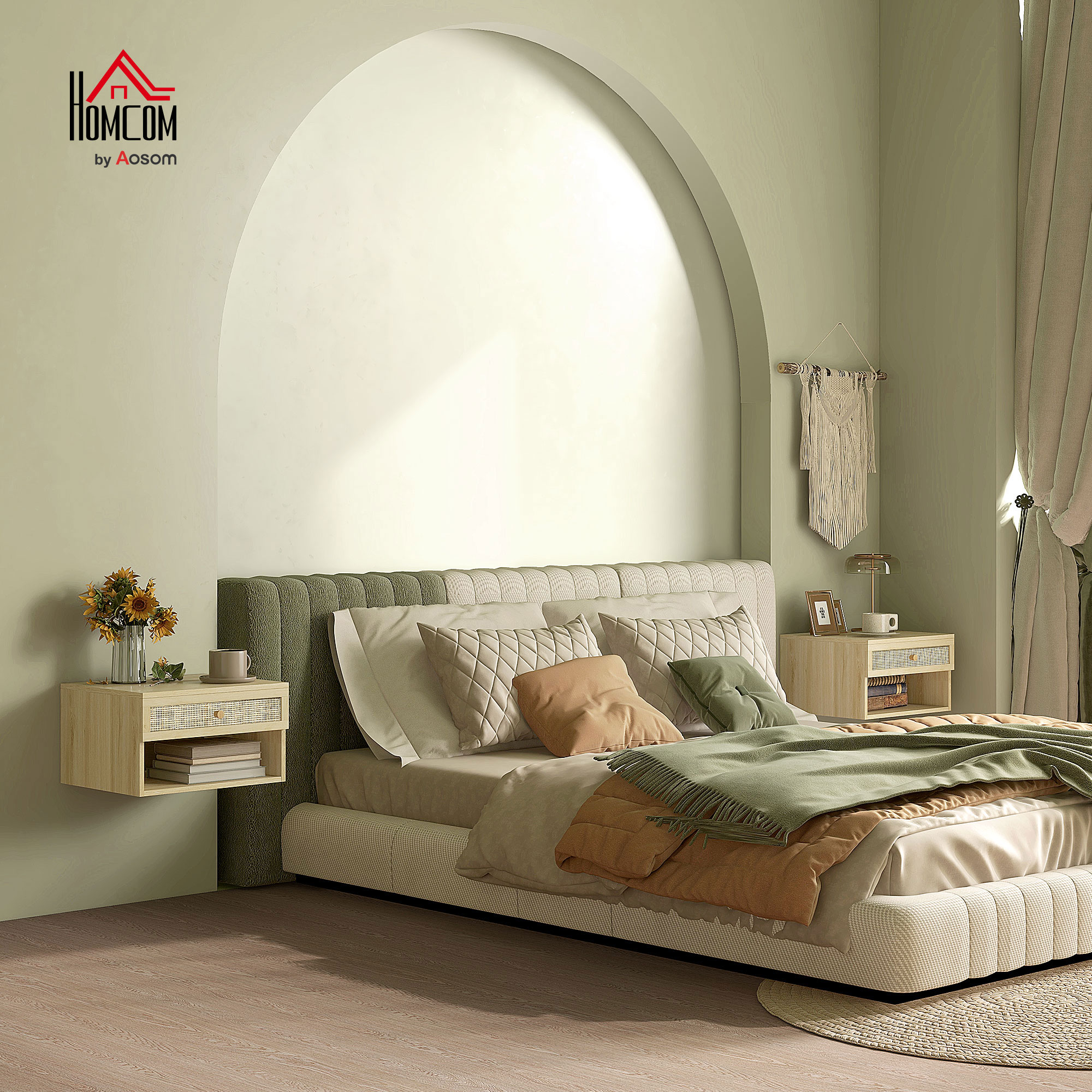 Un dormitorio con cama, mesitas de noche, un arco y una ventana con cortinas.