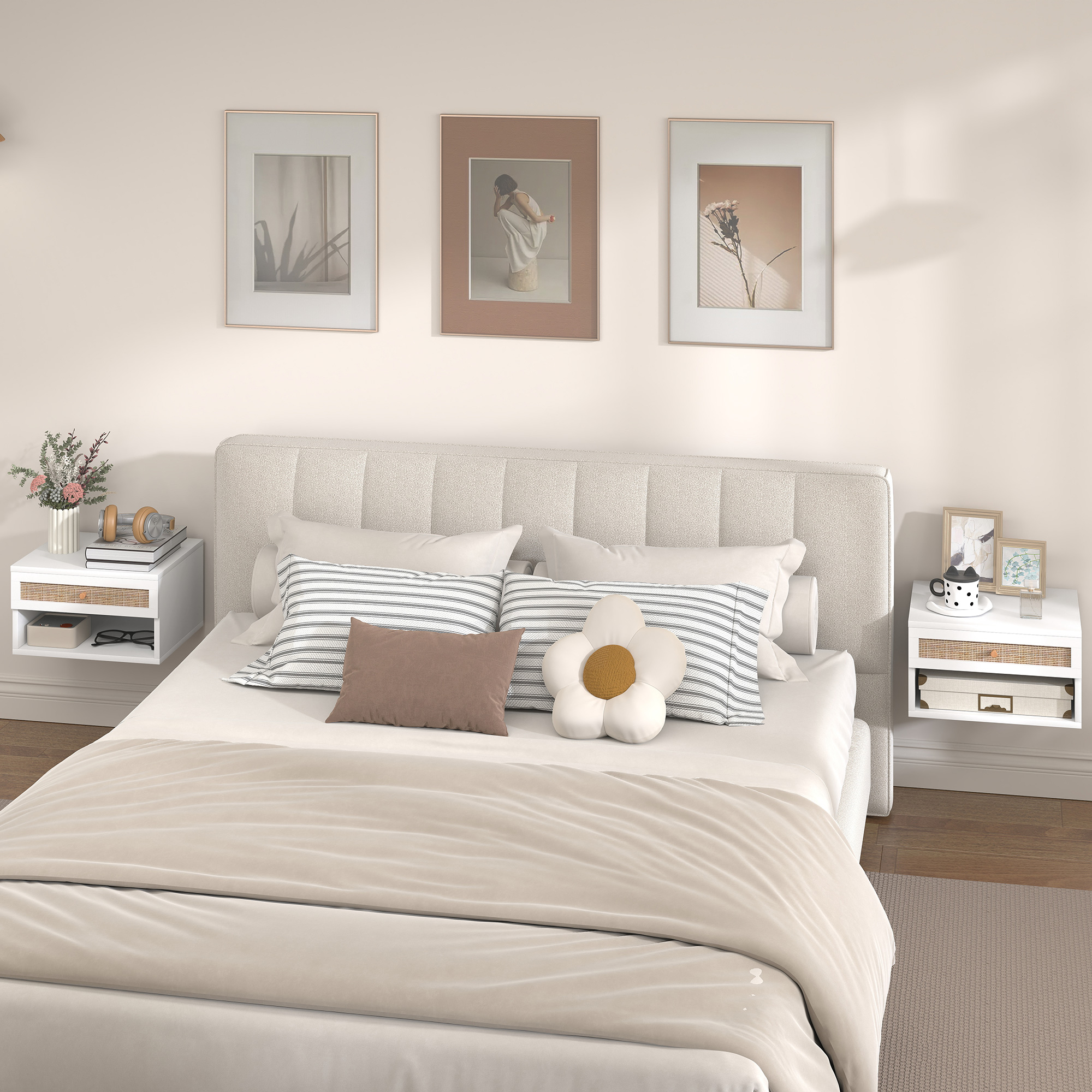 Un dormitorio con cama, mesitas de noche, cojines y arte de pared.