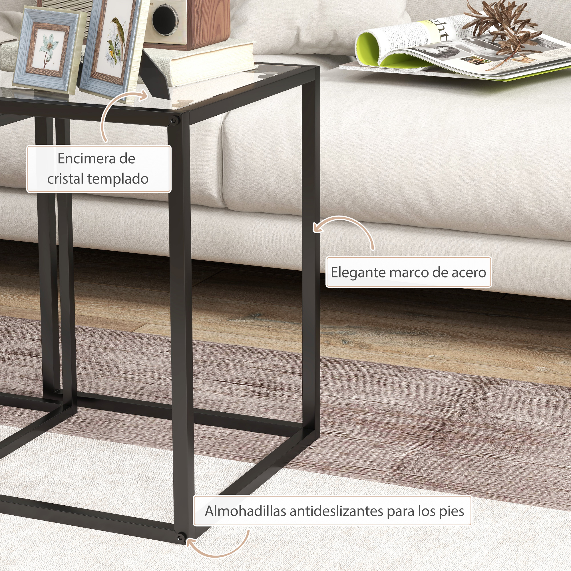 Elegante mesa auxiliar con tapa de cristal templado y marco de acero.