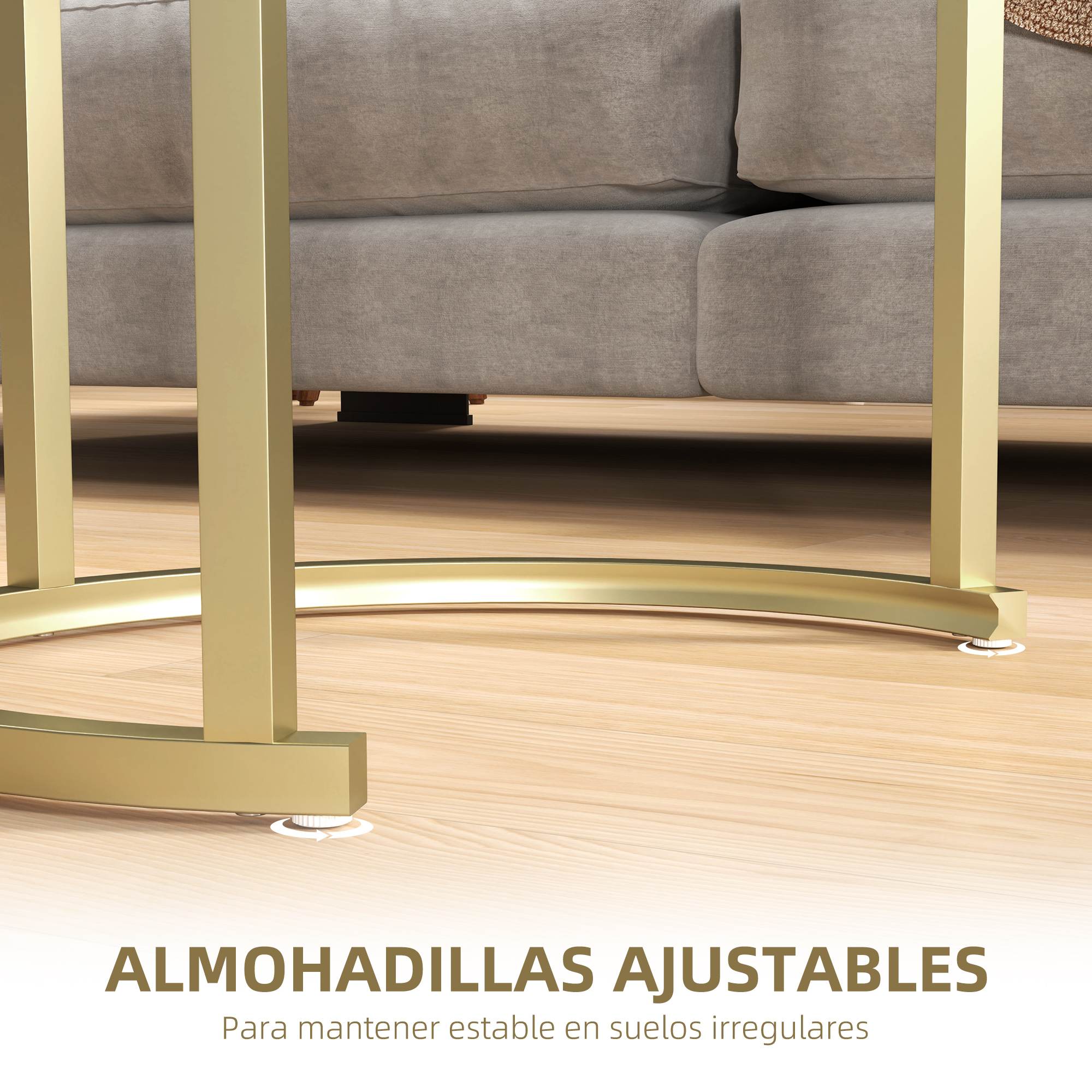 Patas doradas de mesa con pies ajustables sobre suelo de madera, sofá detrás.