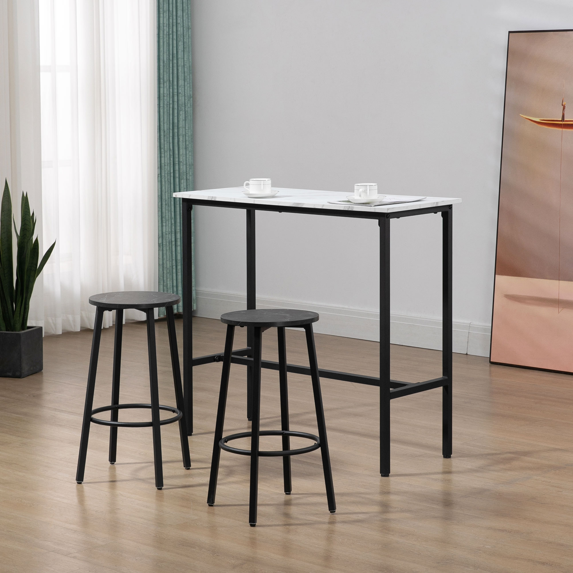Una mesa rectangular de mármol con dos taburetes de bar negros.