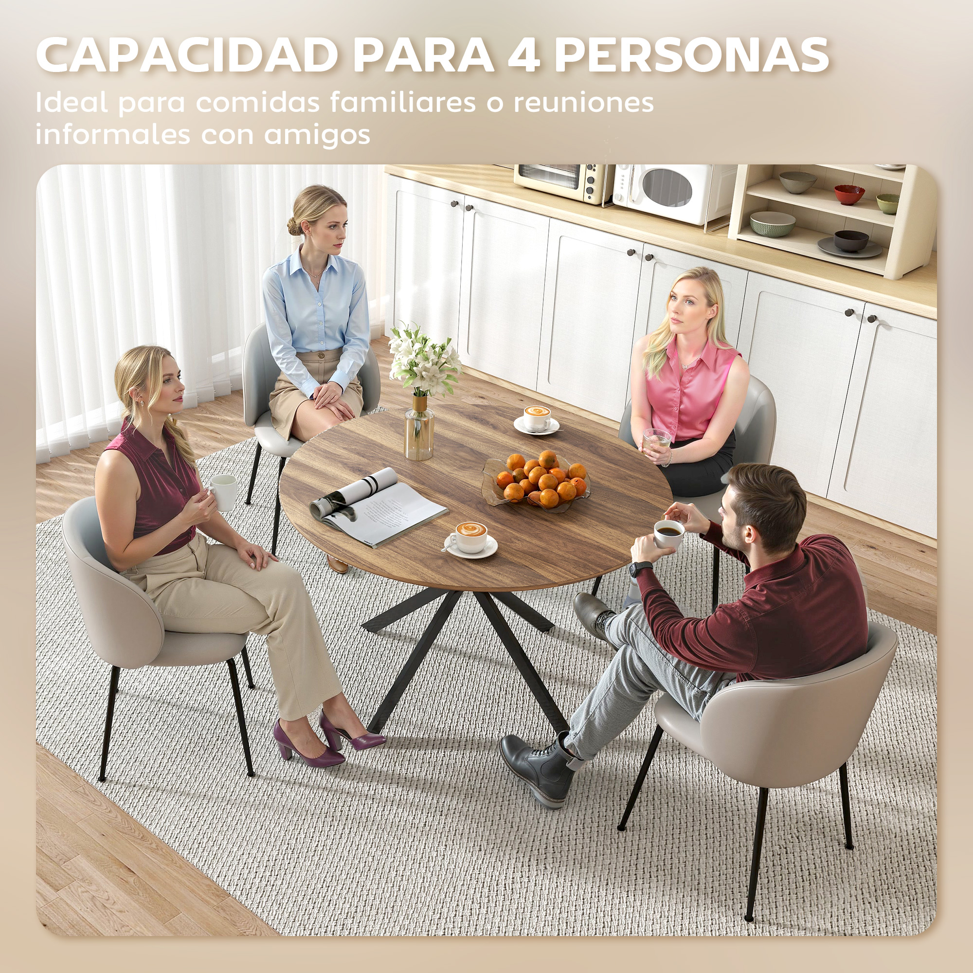 Cuatro personas se sientan alrededor de una mesa de madera en un comedor. Hay decoraciones.