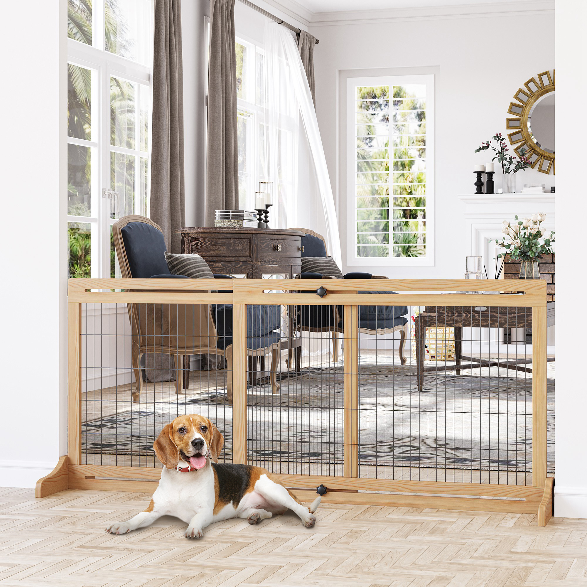 Un beagle yace ante una puerta de madera en una sala elegante con sillas y chimenea.