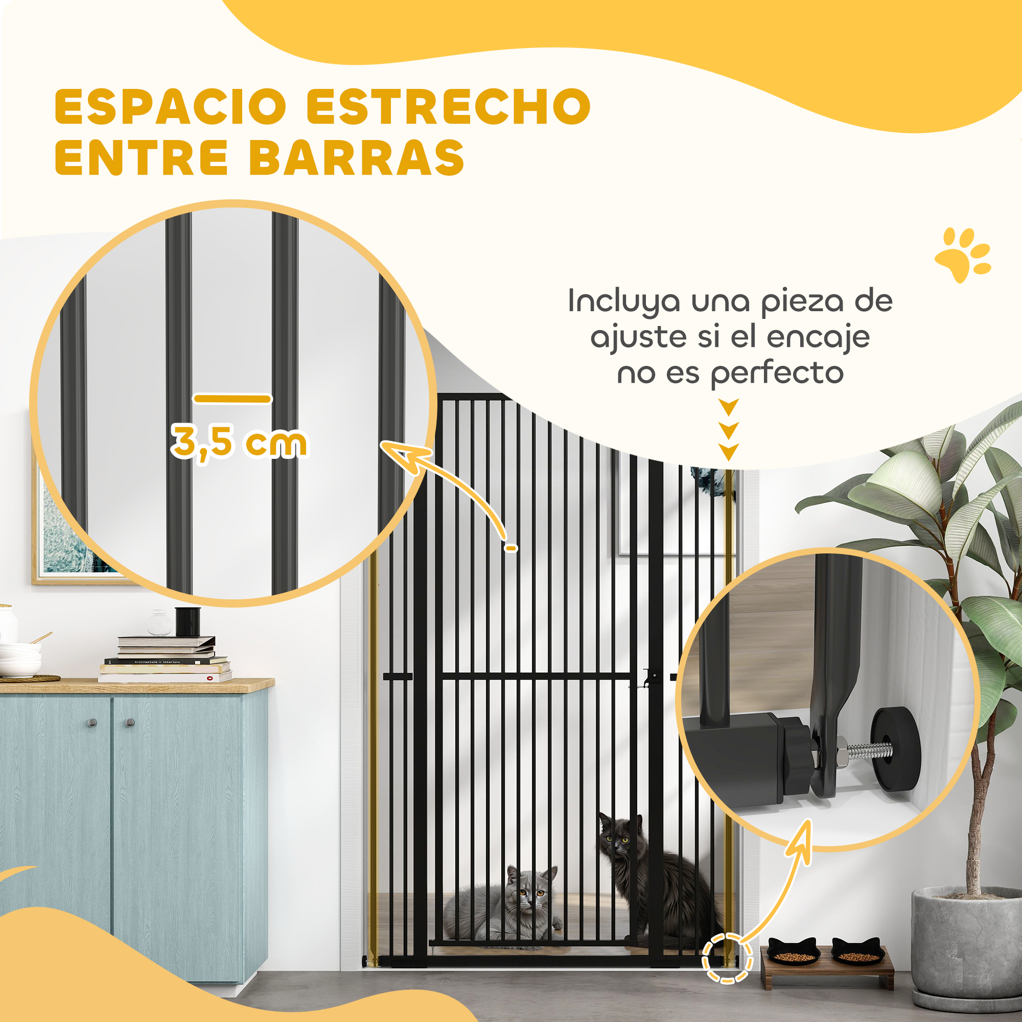 Una puerta negra con dos gatos, mostrando 3,5 cm de espacio entre barrotes.