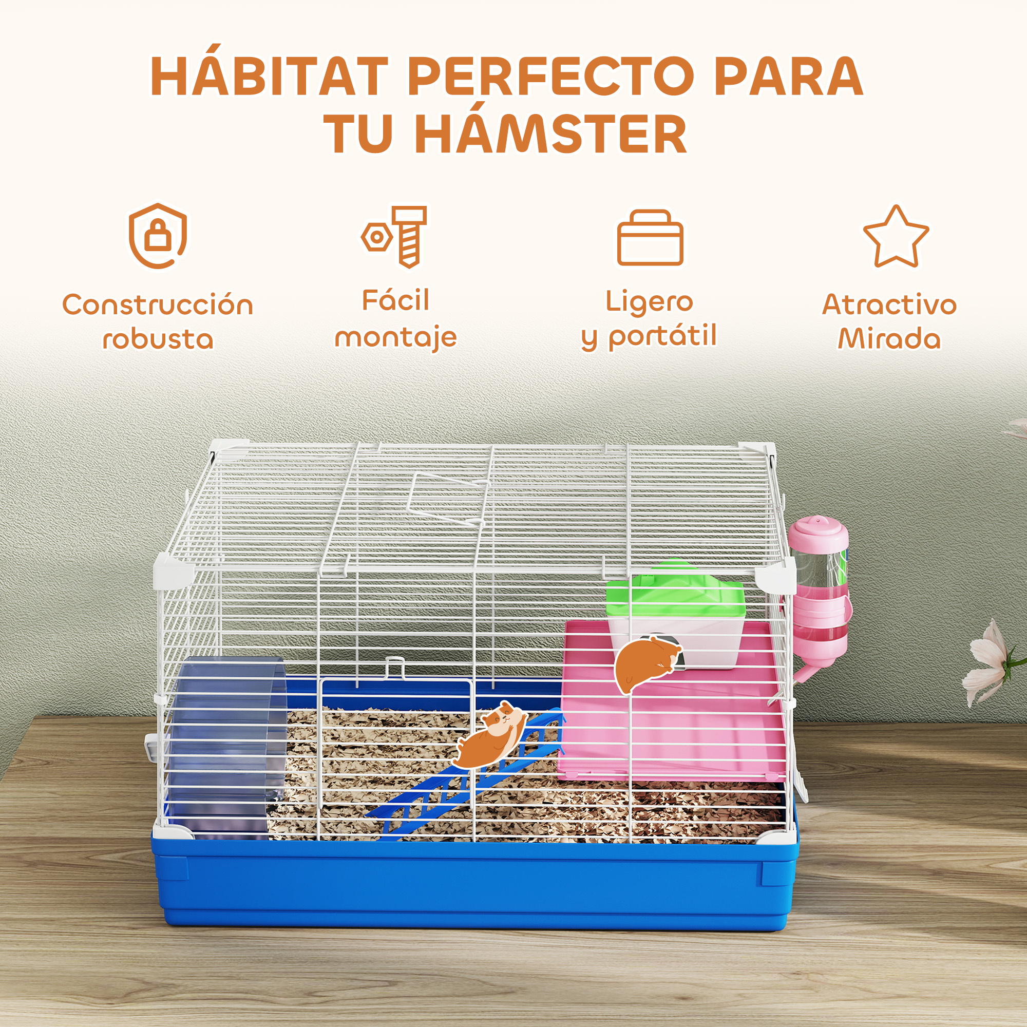 Una jaula de hámster con virutas, rueda, bebedero y juguetes sobre una mesa.