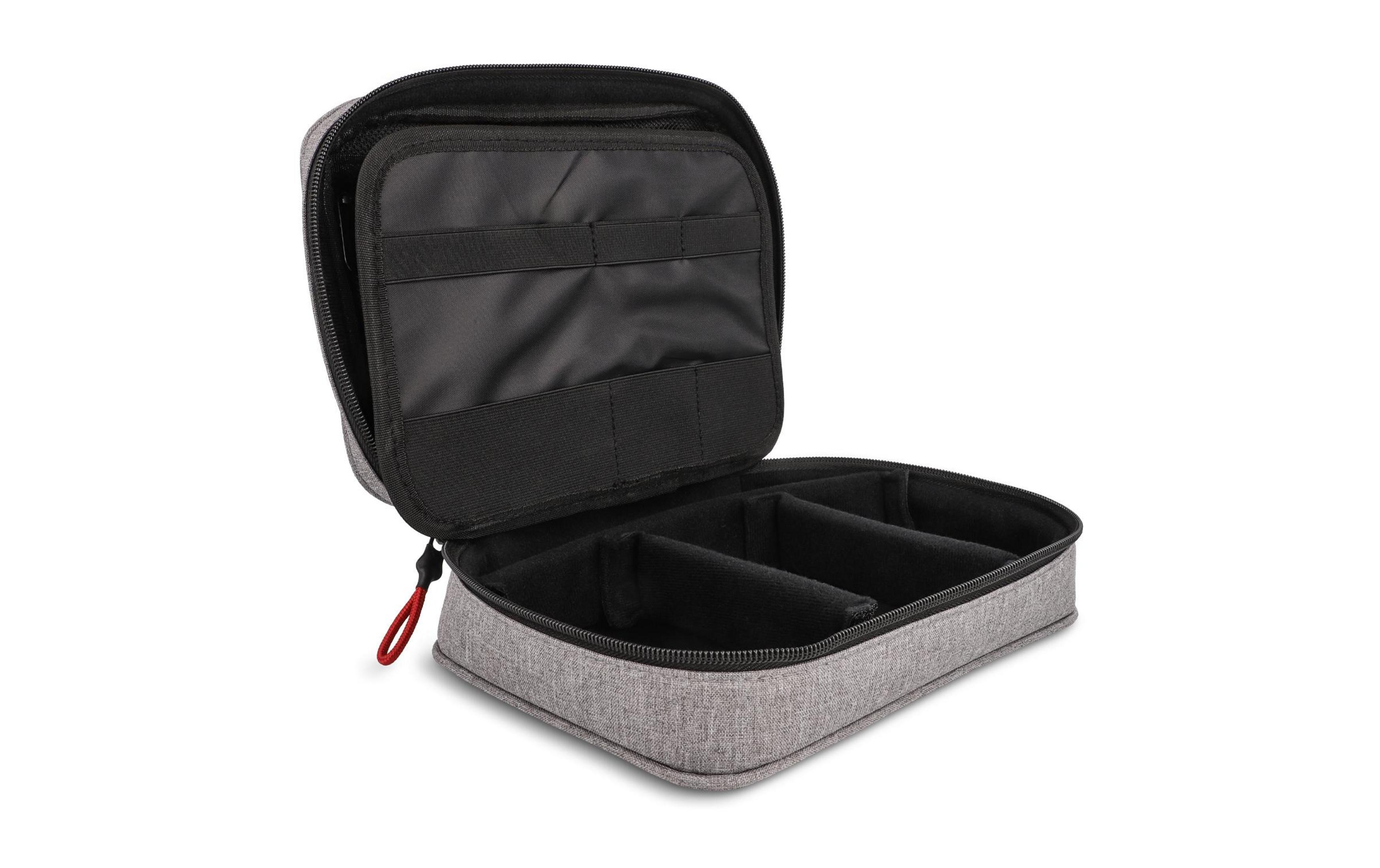 Graue Tasche mit offenem Fach und roten Schlaufen, weiße Hintergrund.