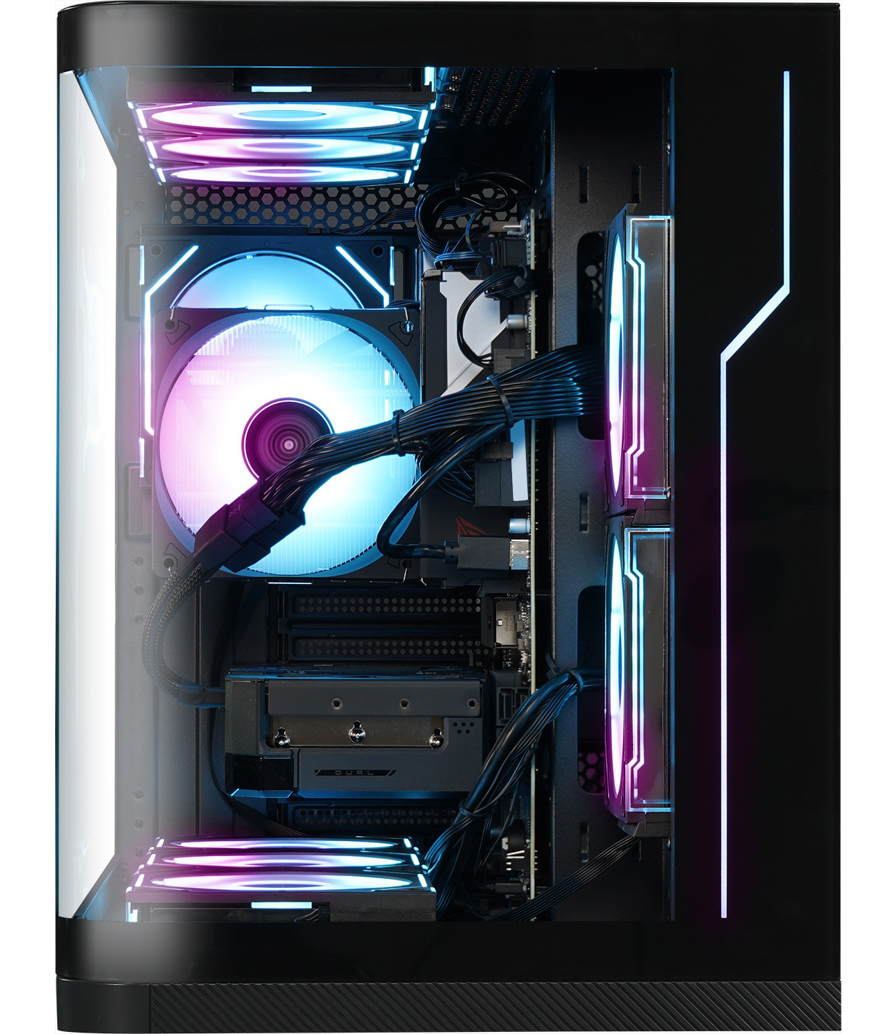 Binnenkant van een zwarte pc-kast met RGB-ventilatoren die blauw en roze licht uitstralen.