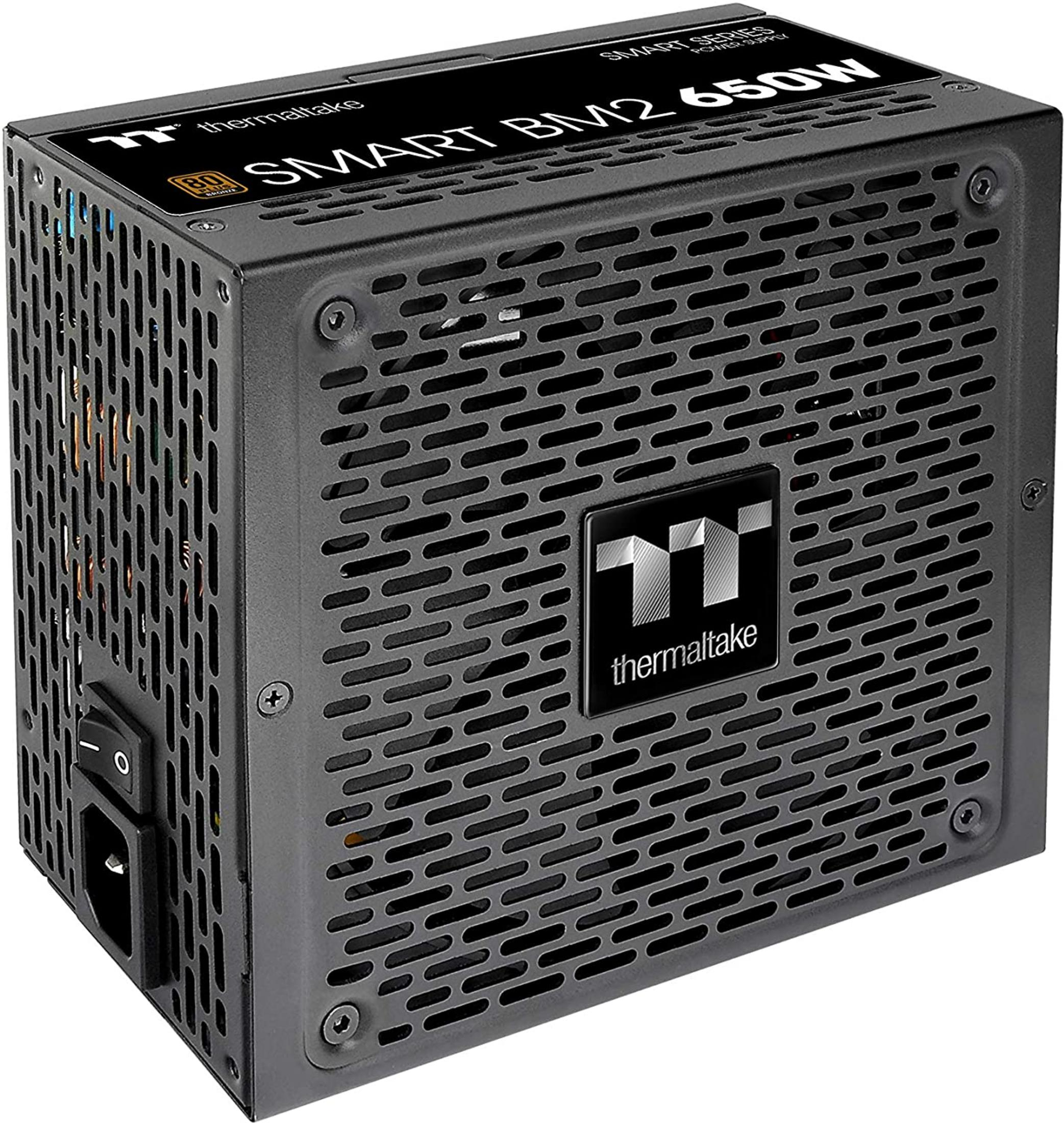 Bloc d'alimentation noir avec fentes d'aération et logo Thermaltake.