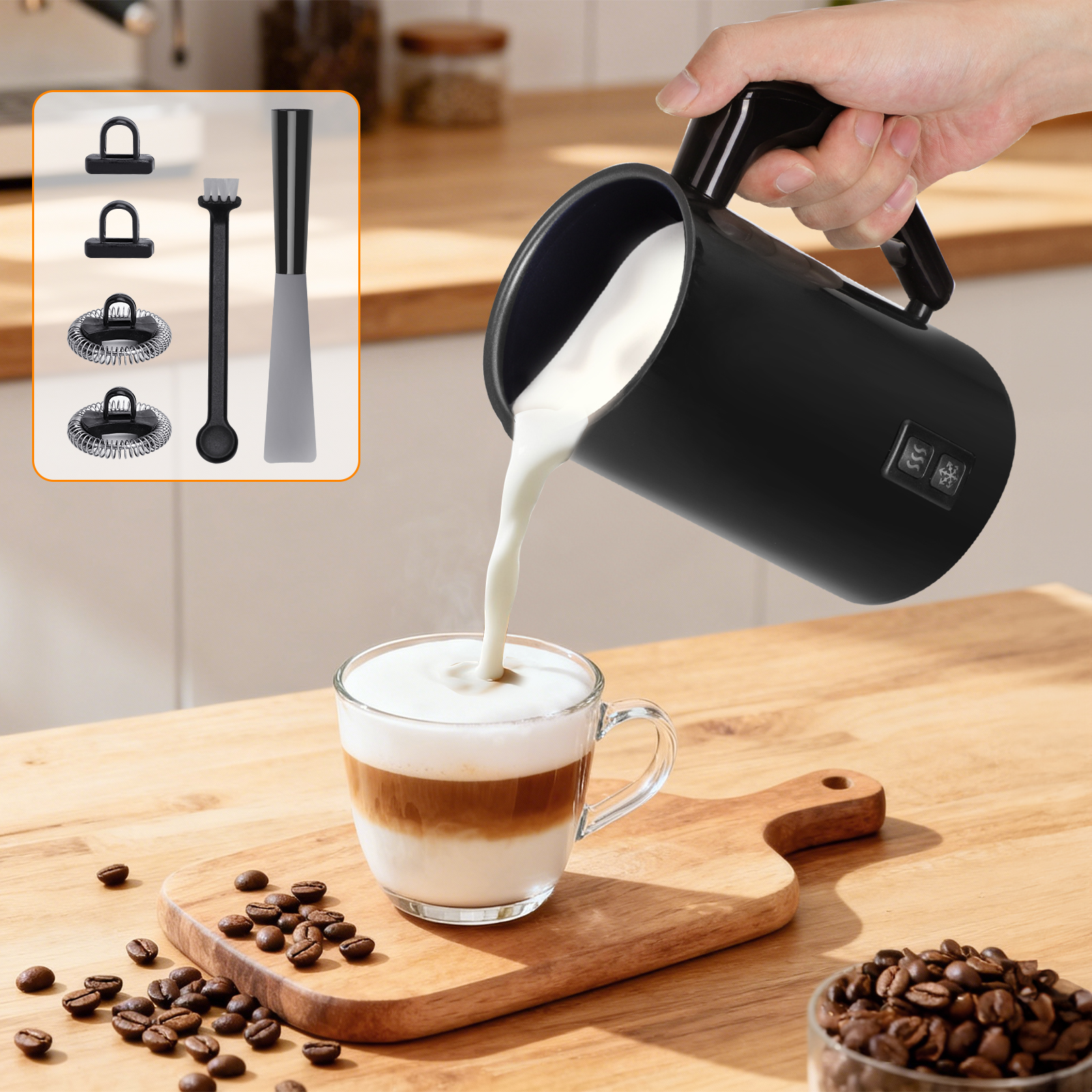Milch wird aus einem schwarzen Krug in eine Tasse mit Kaffee und Schaum gegossen.
