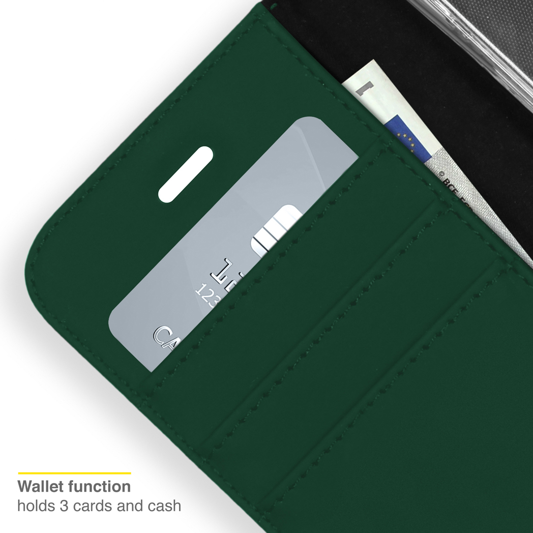 Un portafoglio verde scuro contiene una carta di credito e banconote in euro.