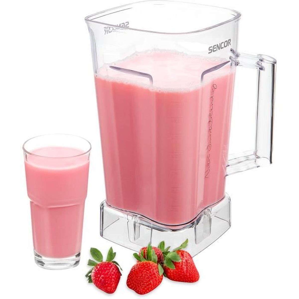 Un bicchiere e una caraffa del frullatore pieni di frullato rosa, con fragole vicine.
