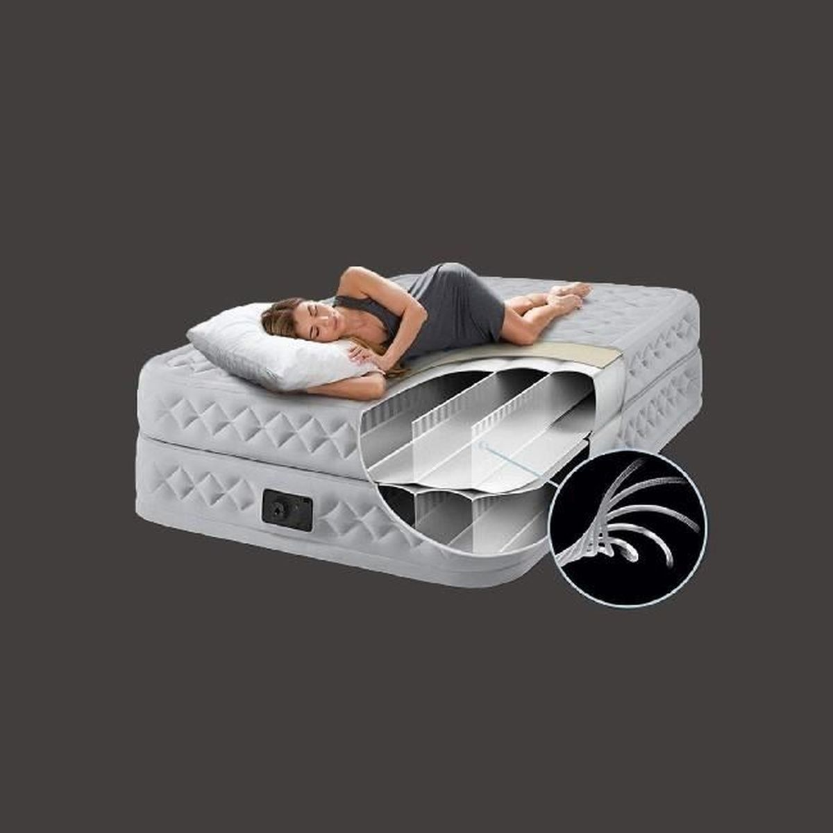Mujer durmiendo en cama seccionada mostrando estructura interna y bomba.