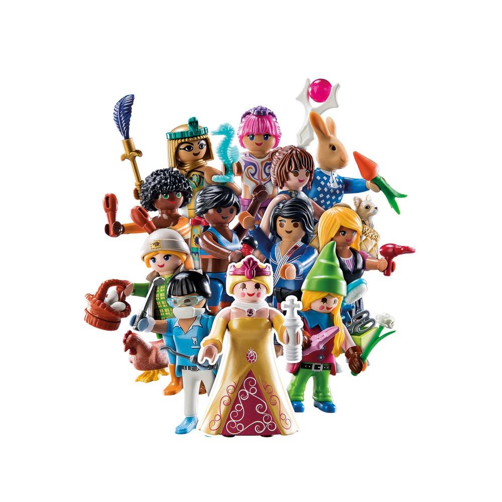 Grupa figurek Playmobil, w tym królowa, królik i zwierzęta.