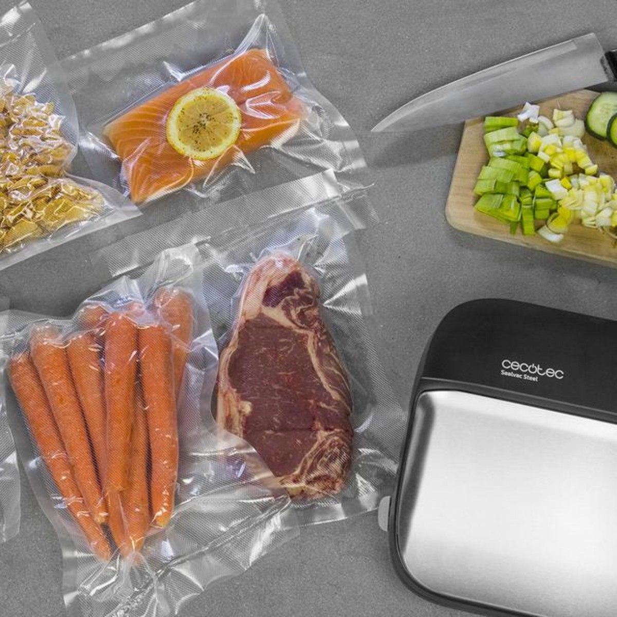 Żywność pakowana próżniowo: łosoś z cytryną, wołowina, marchewki i makaron. Zgrzewarka.