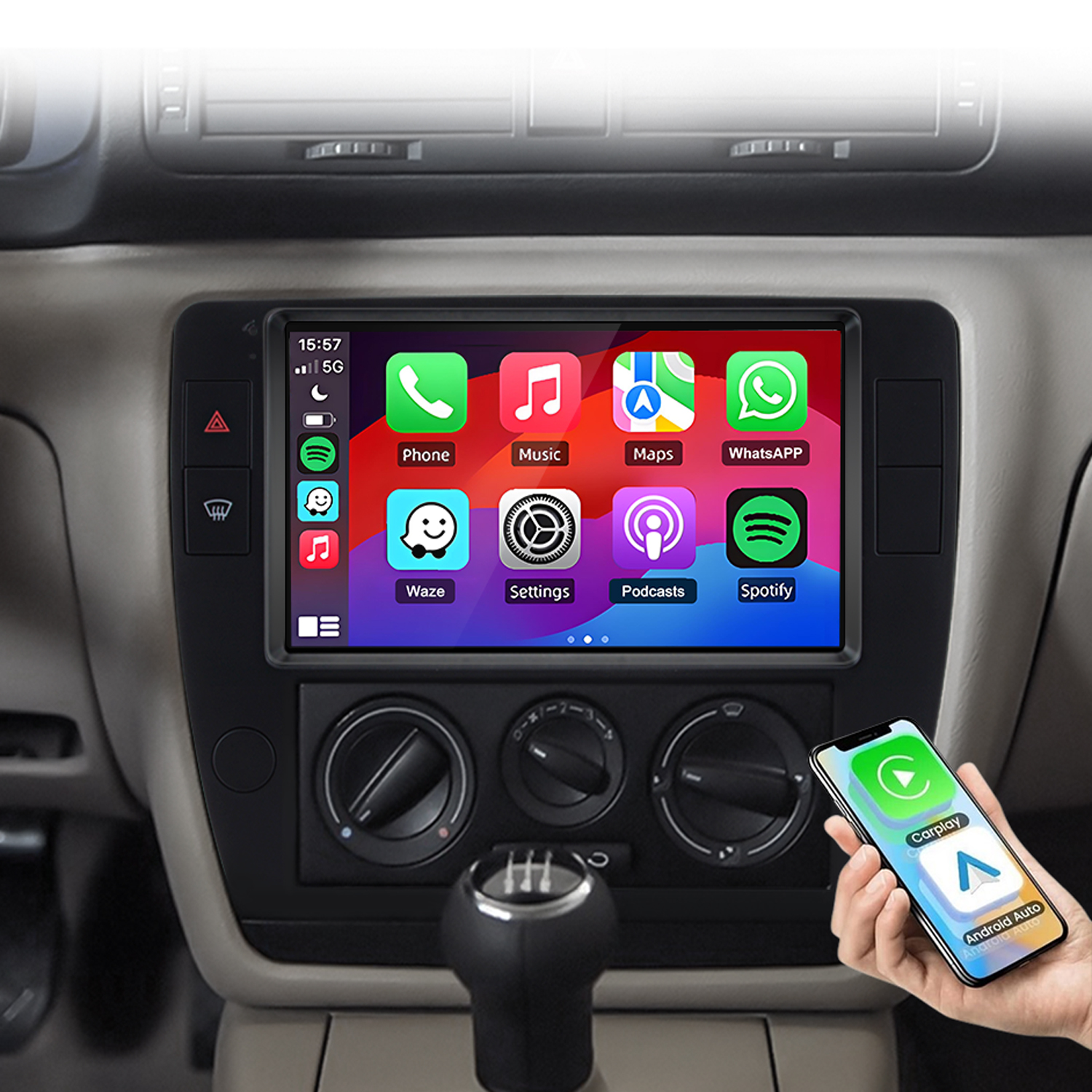 Interior de coche con pantalla táctil de infoentretenimiento y móvil.