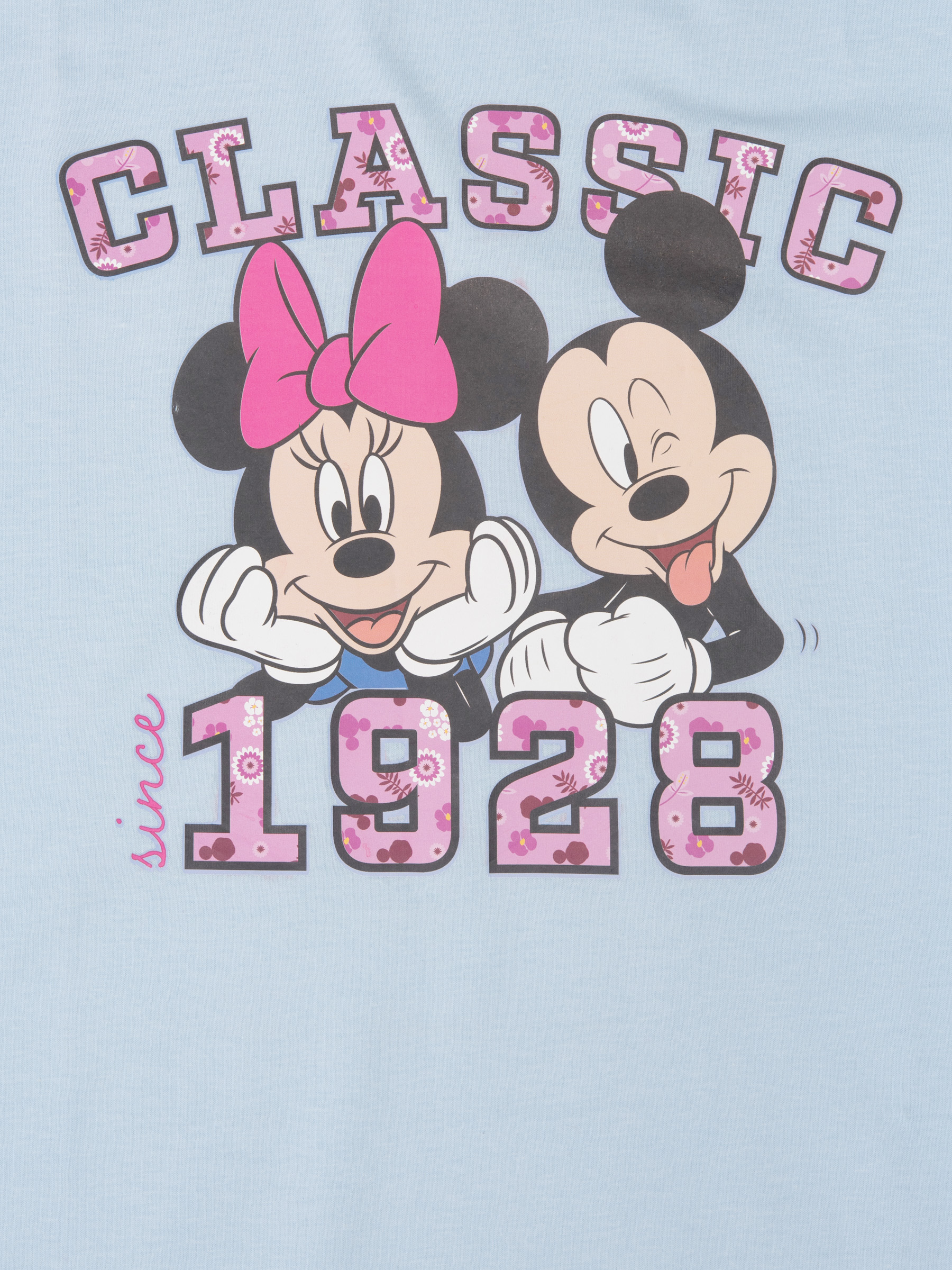 Micky und Minnie Maus mit "CLASSIC SINCE 1928" Schriftzug auf hellblauem Hintergrund.