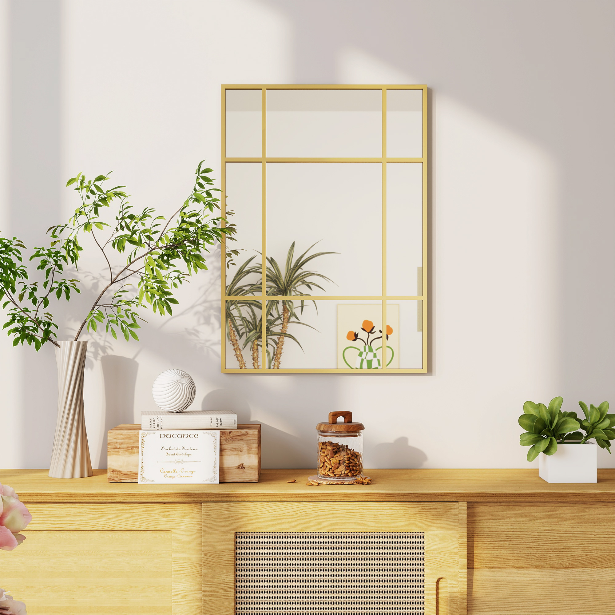Una consola con espejo, plantas y objetos decorativos.