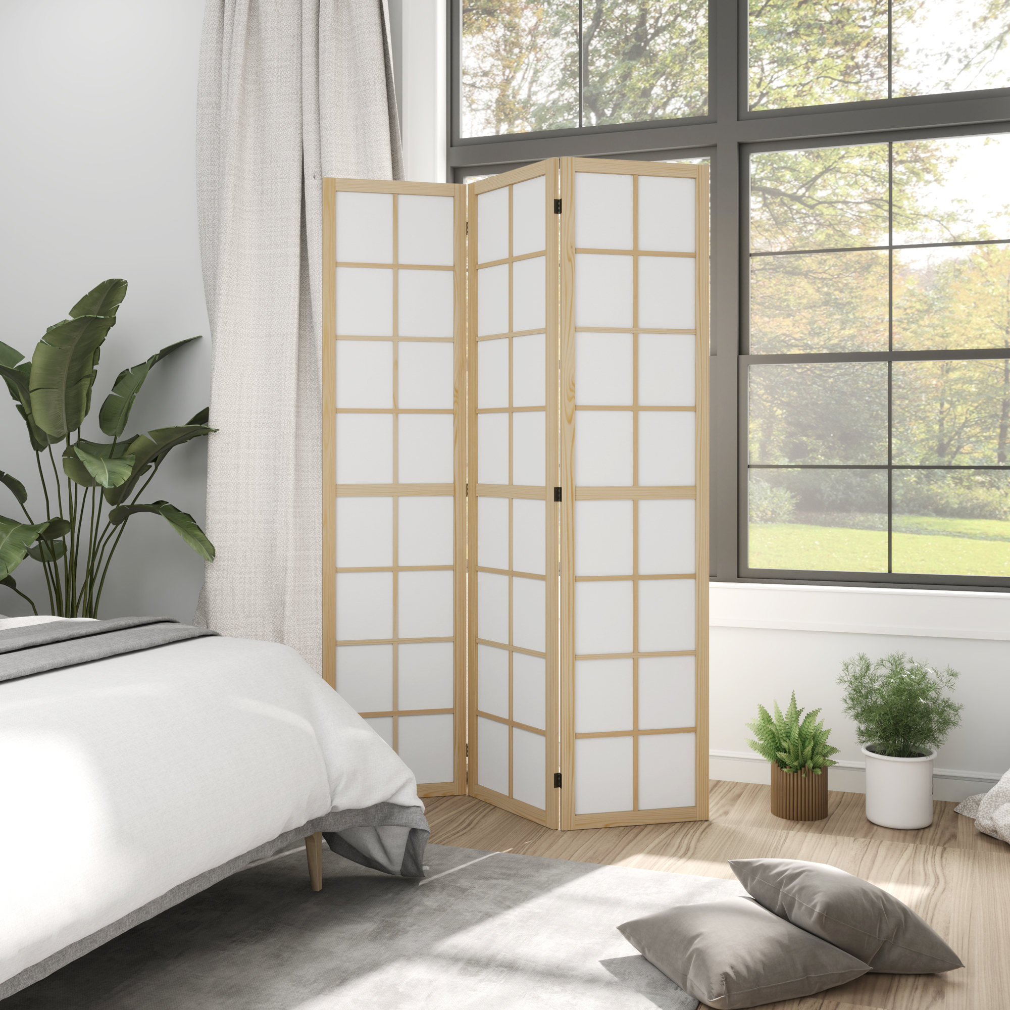 Un dormitorio con cama, separador de ambientes, plantas y ventana.