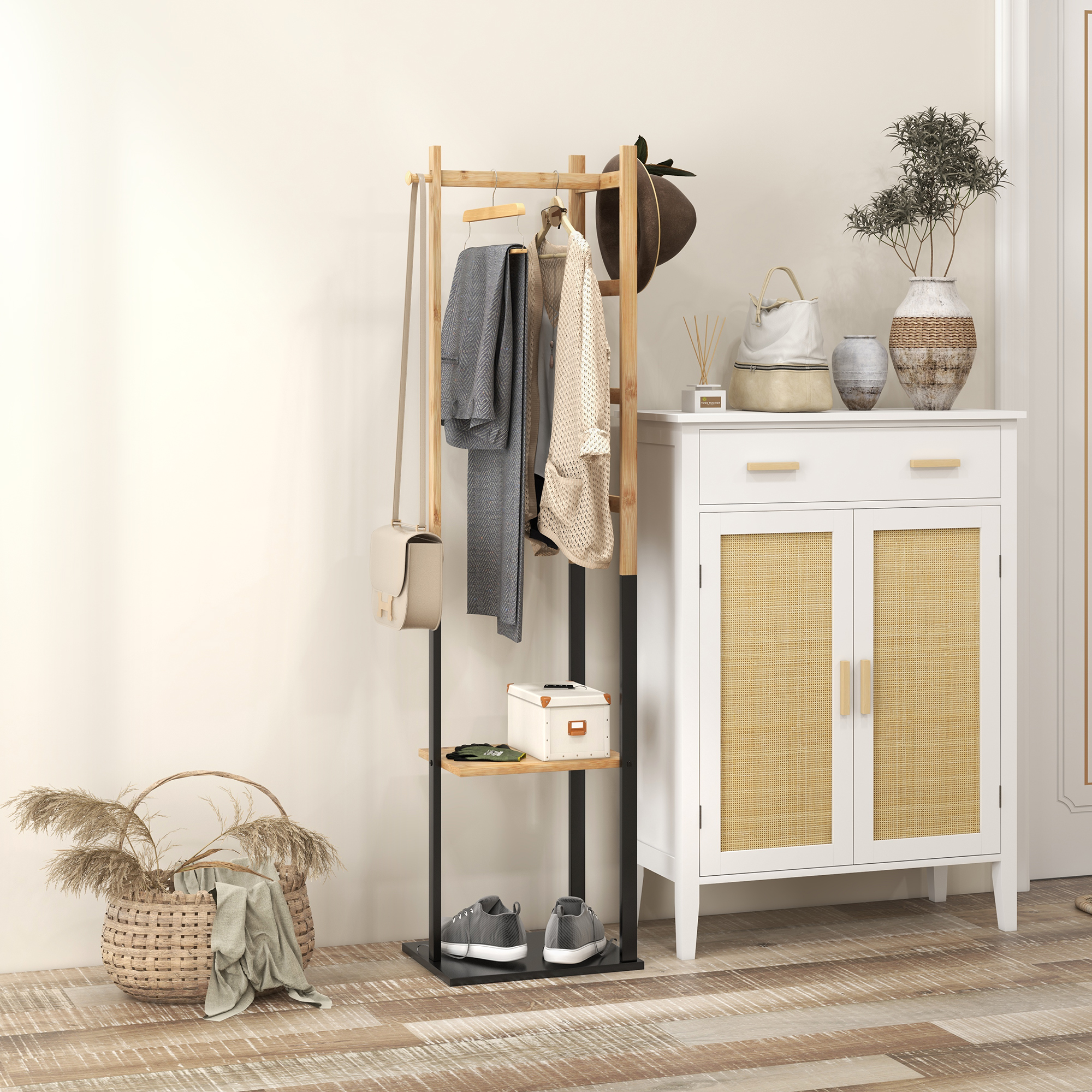 Un perchero de madera con ropa, sombrero, bolsos y zapatos junto a un mueble blanco.
