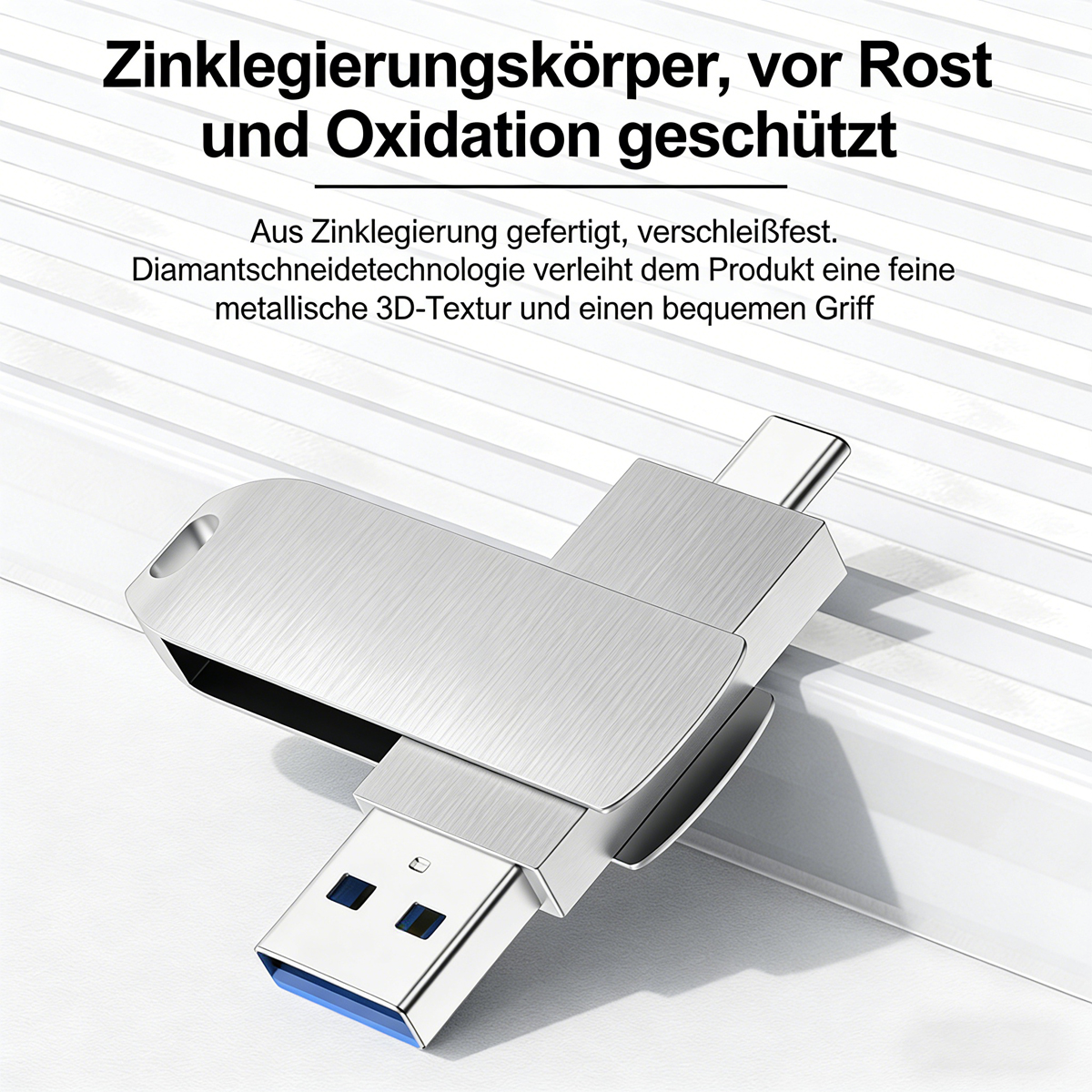 Silberner USB-Stick mit USB-A und USB-C Anschlüssen, gebürstete Metalloberfläche.