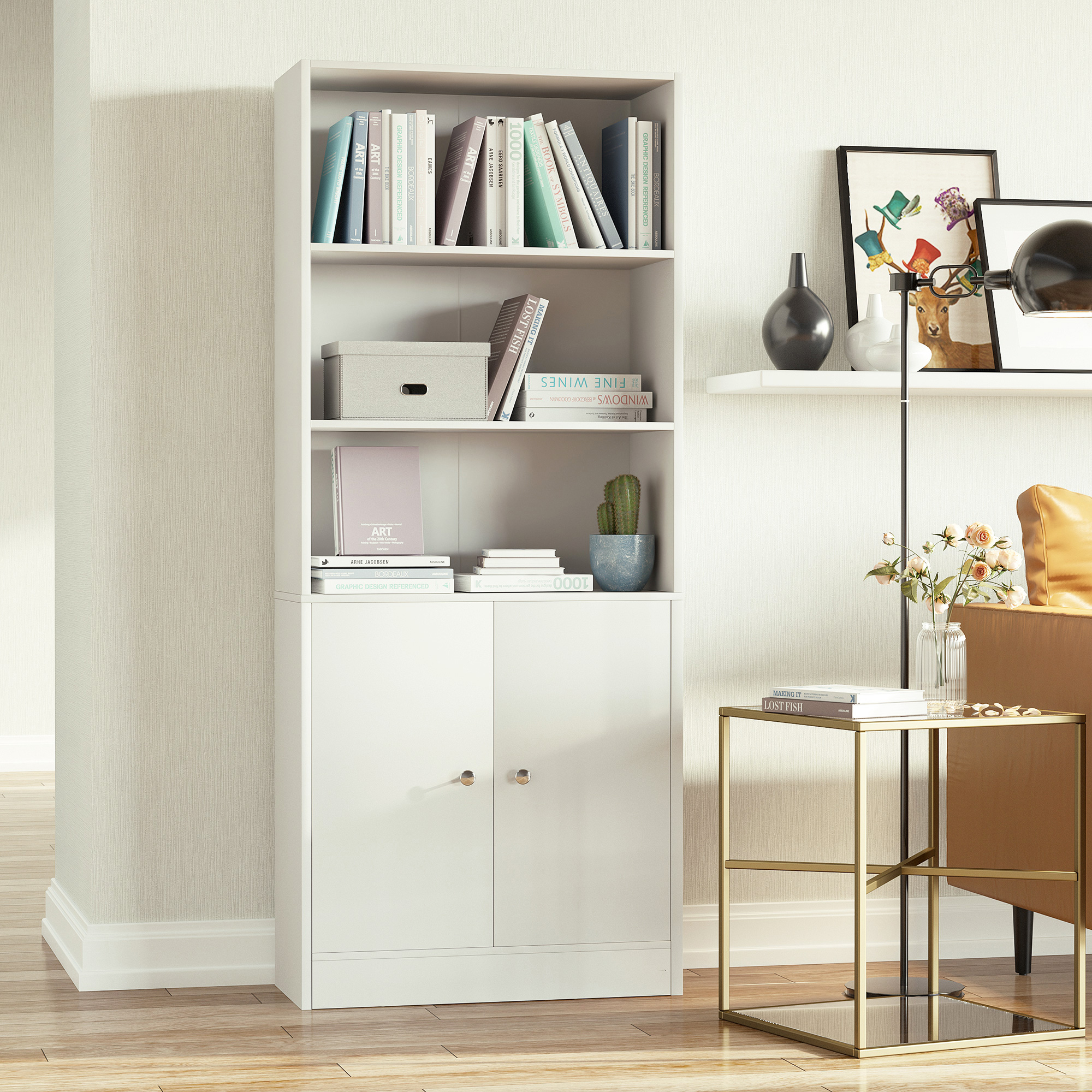 Una estantería blanca llena de libros, decoración y una planta.