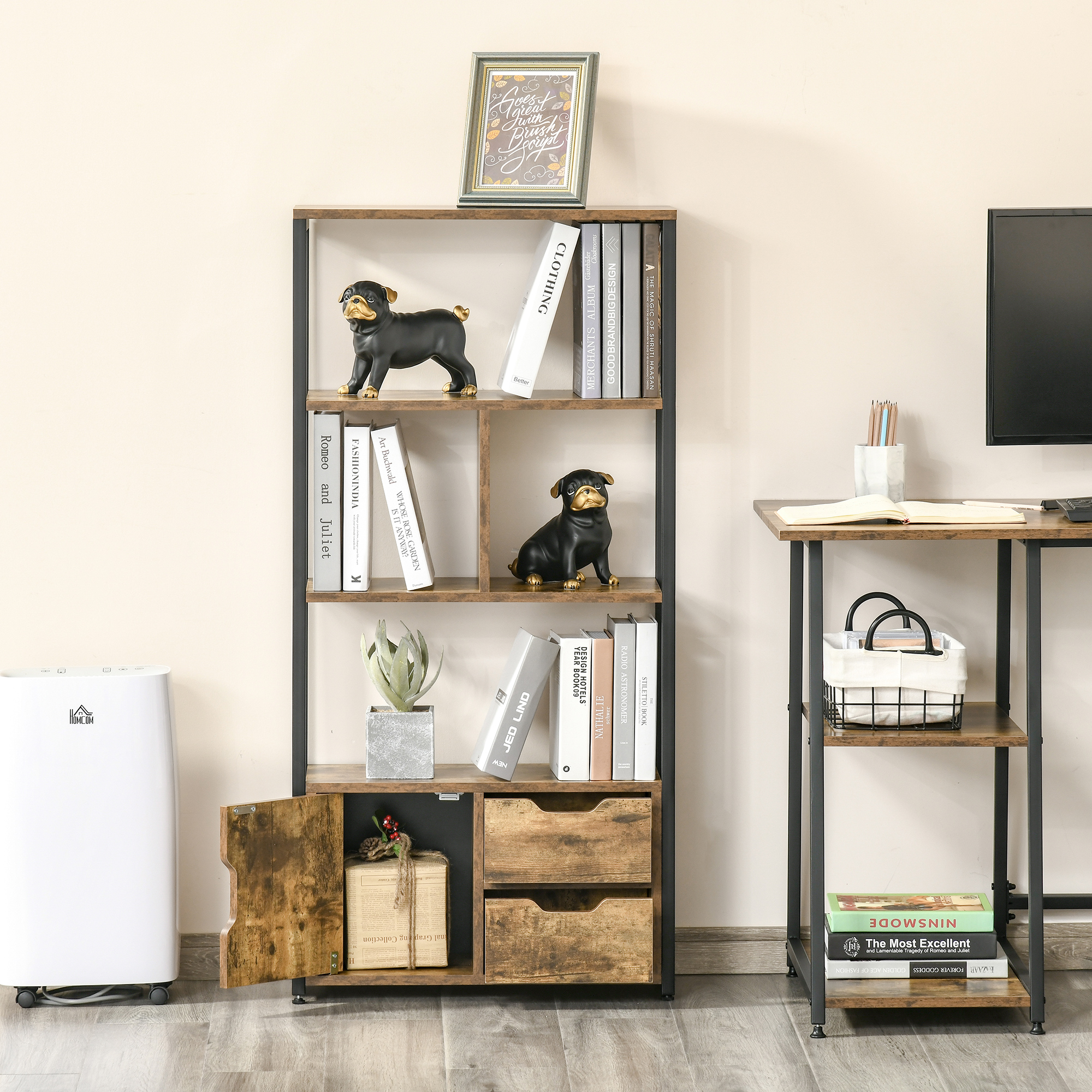 Una estantería con libros, decoraciones, cajones y una puerta abierta.