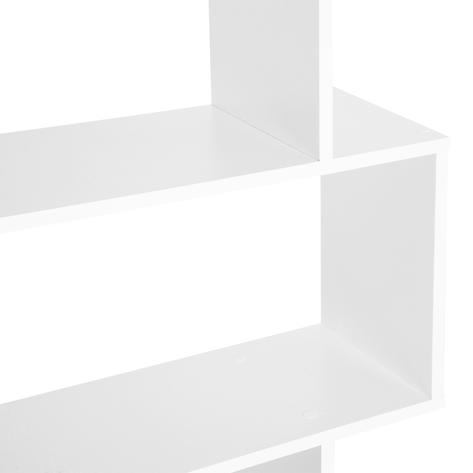 Un estante blanco con varios compartimentos sobre fondo blanco.
