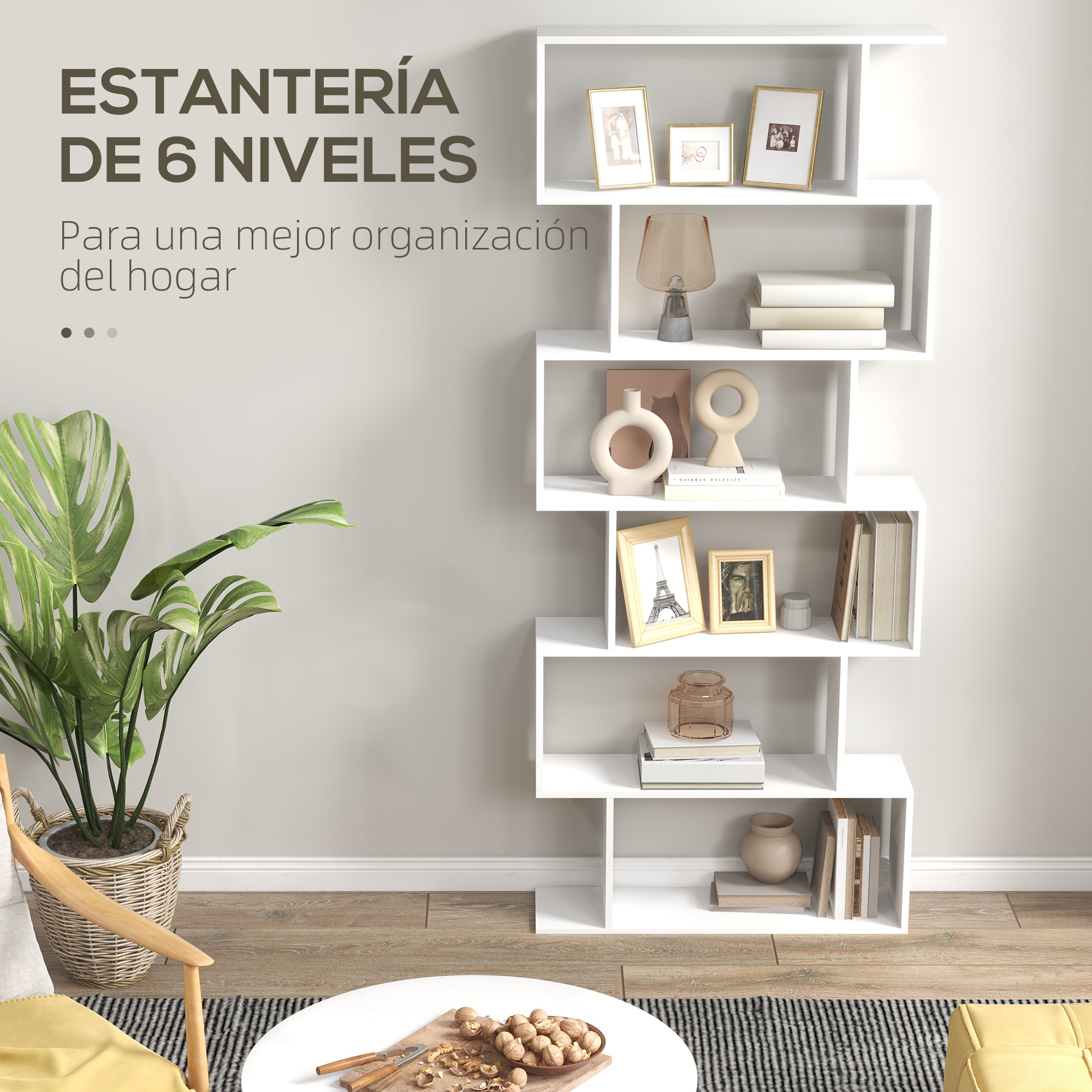 Un estante blanco de 6 niveles decorado con marcos de fotos, libros y jarrones.