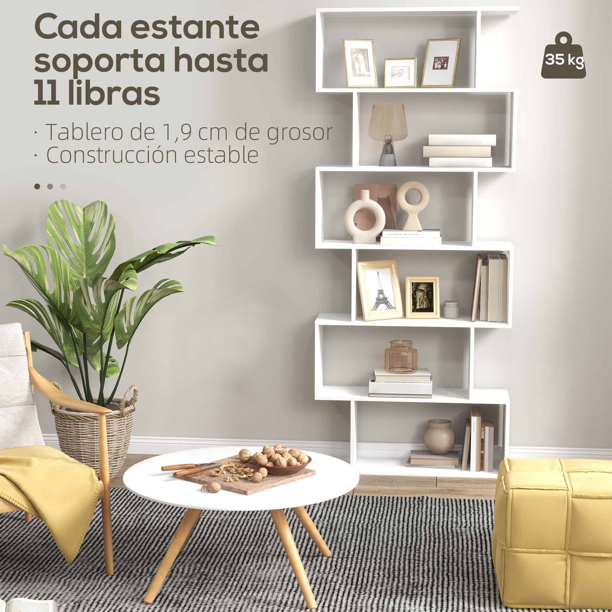 Una sala de estar elegante con estantería blanca, mesa de centro con nueces y planta.