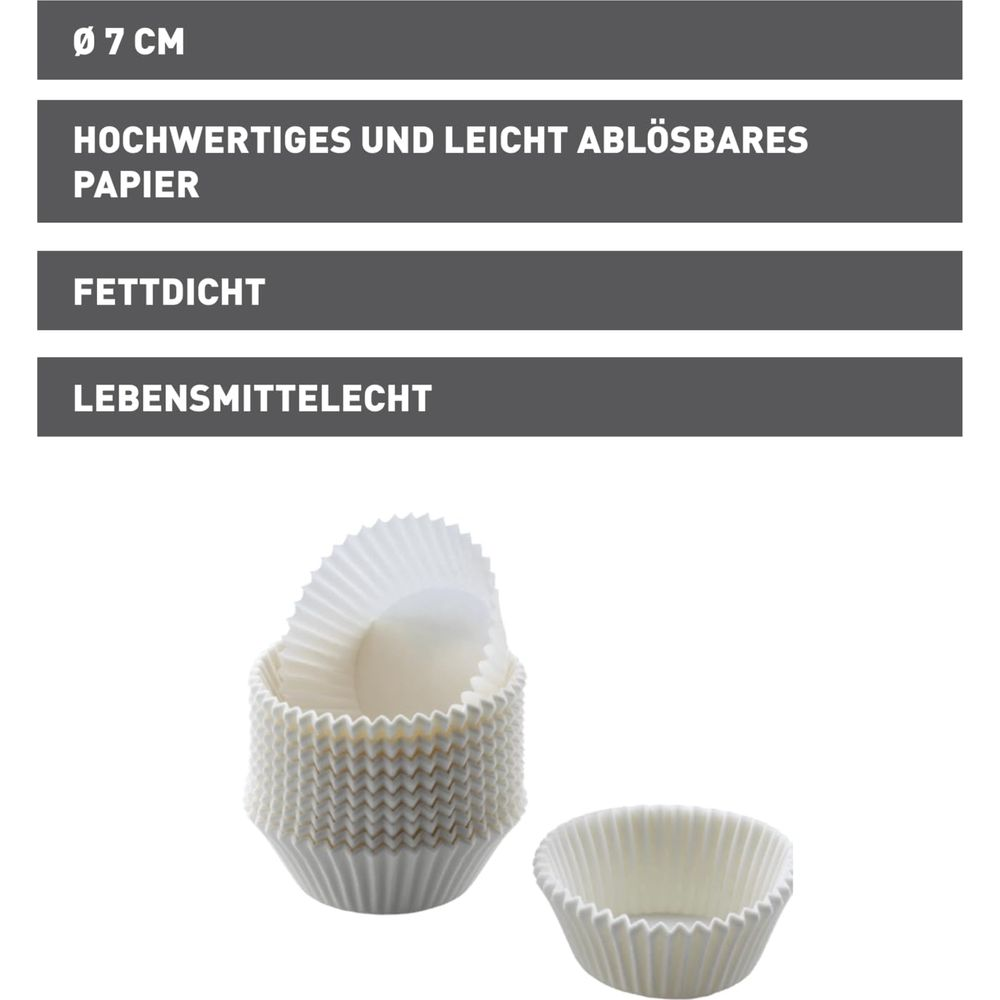 Weiße Muffinförmchen aus Papier, gestapelt und einzeln, mit Textinformationen.
