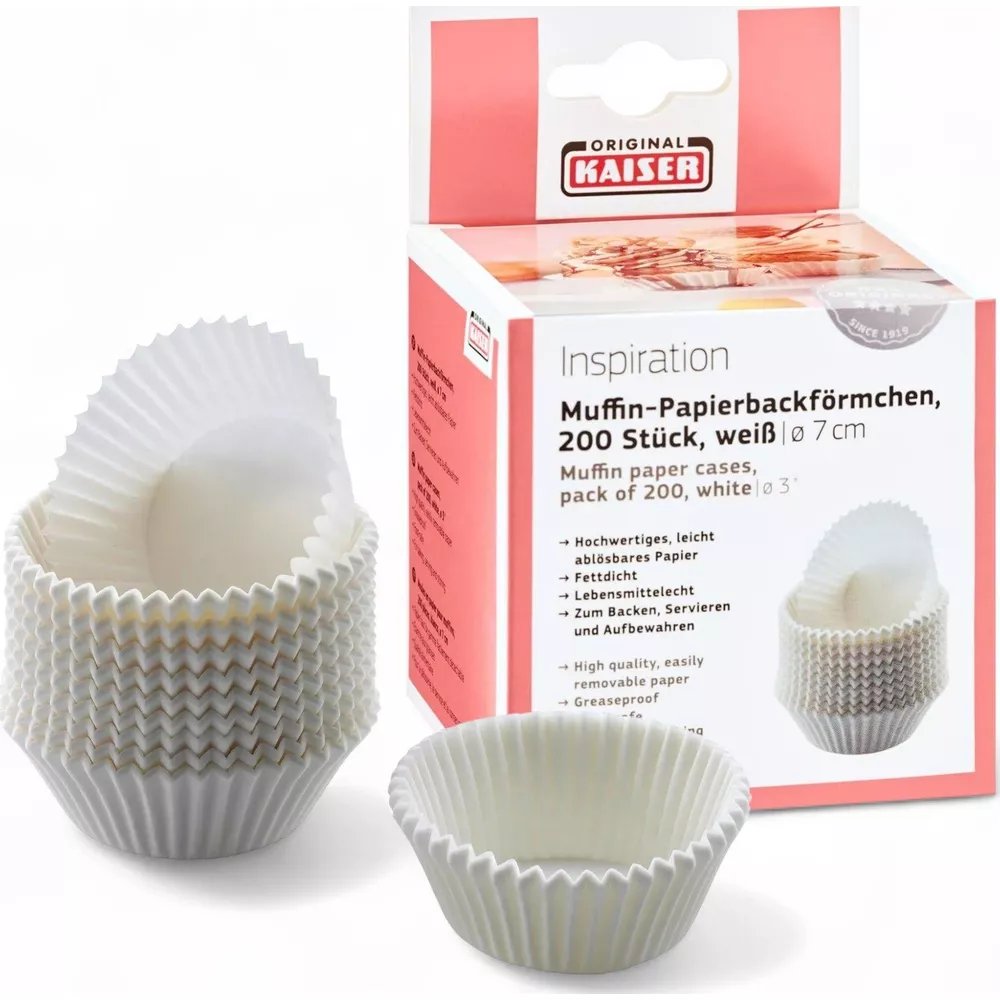 Packung mit 200 weißen Kaiser Muffinpapierförmchen, ø 7 cm, auf einem weißen Hintergrund.
