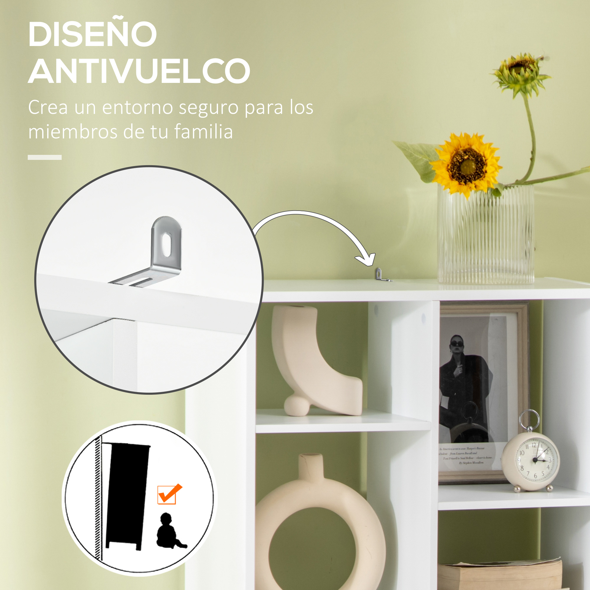 Estantería blanca con decoración, girasoles y herrajes antivuelco.
