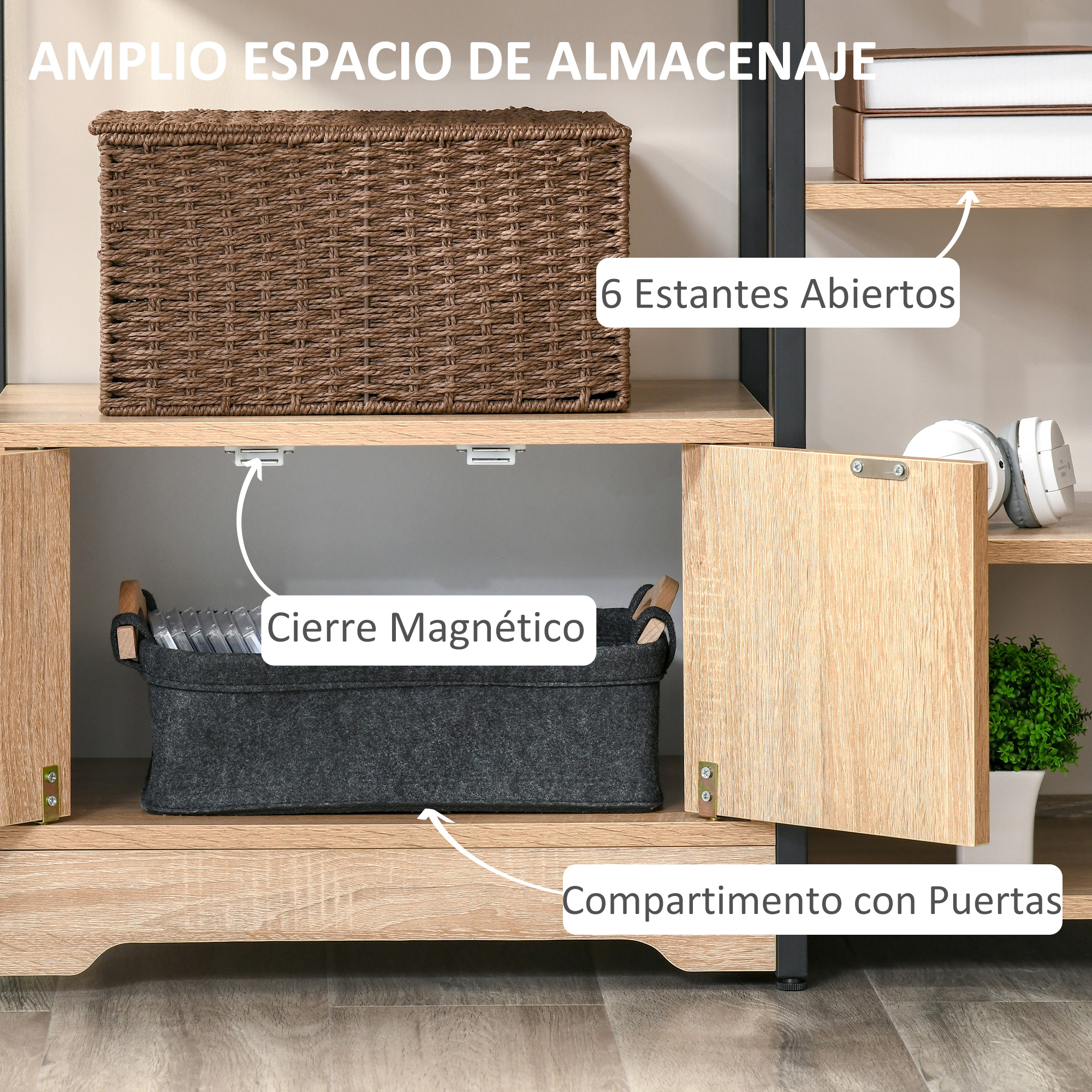 Cesta marrón en estante. Cesta de tela gris con asas. Estantes abiertos con libros y auriculares.