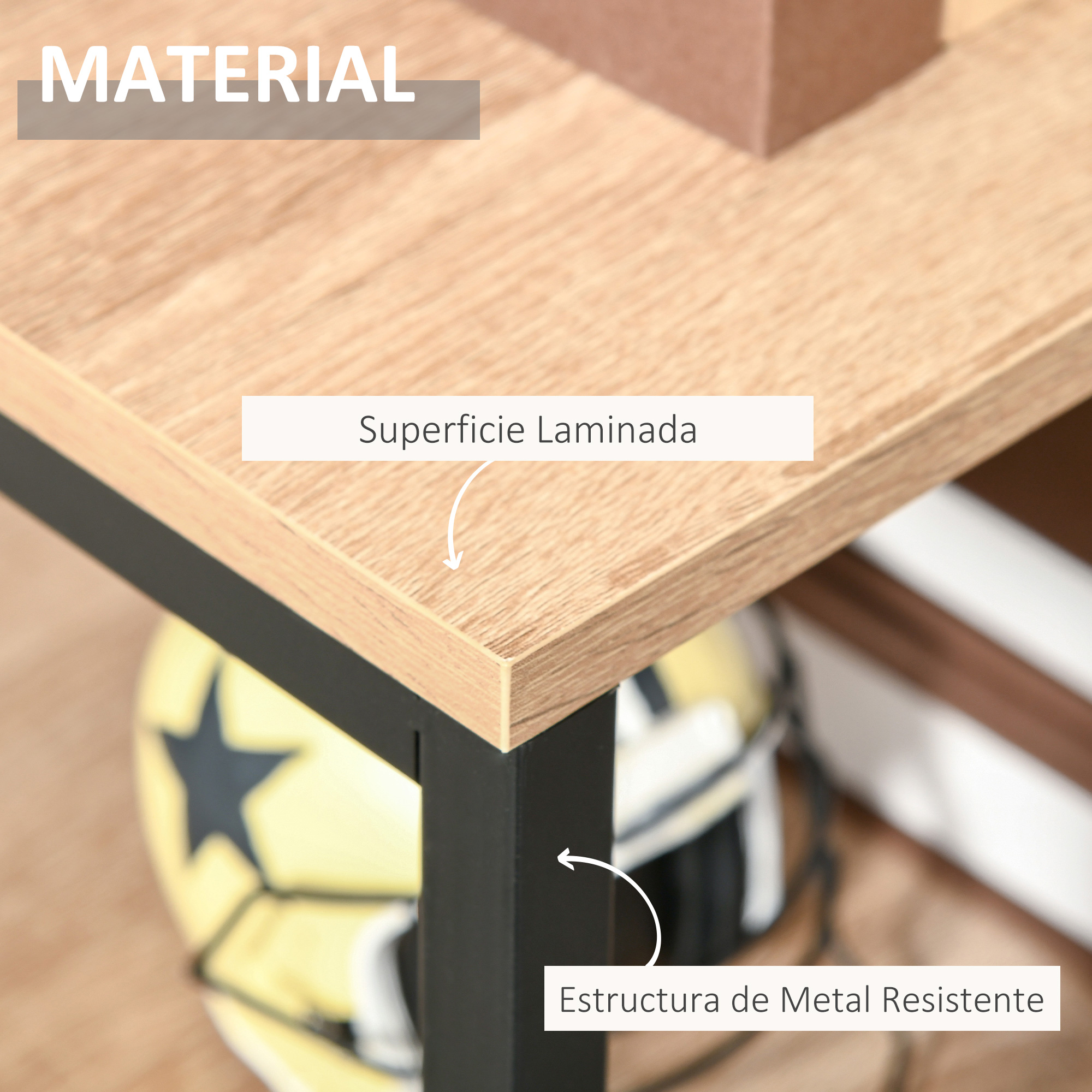 Tablero de madera veteada con marco de metal negro y casco amarillo.