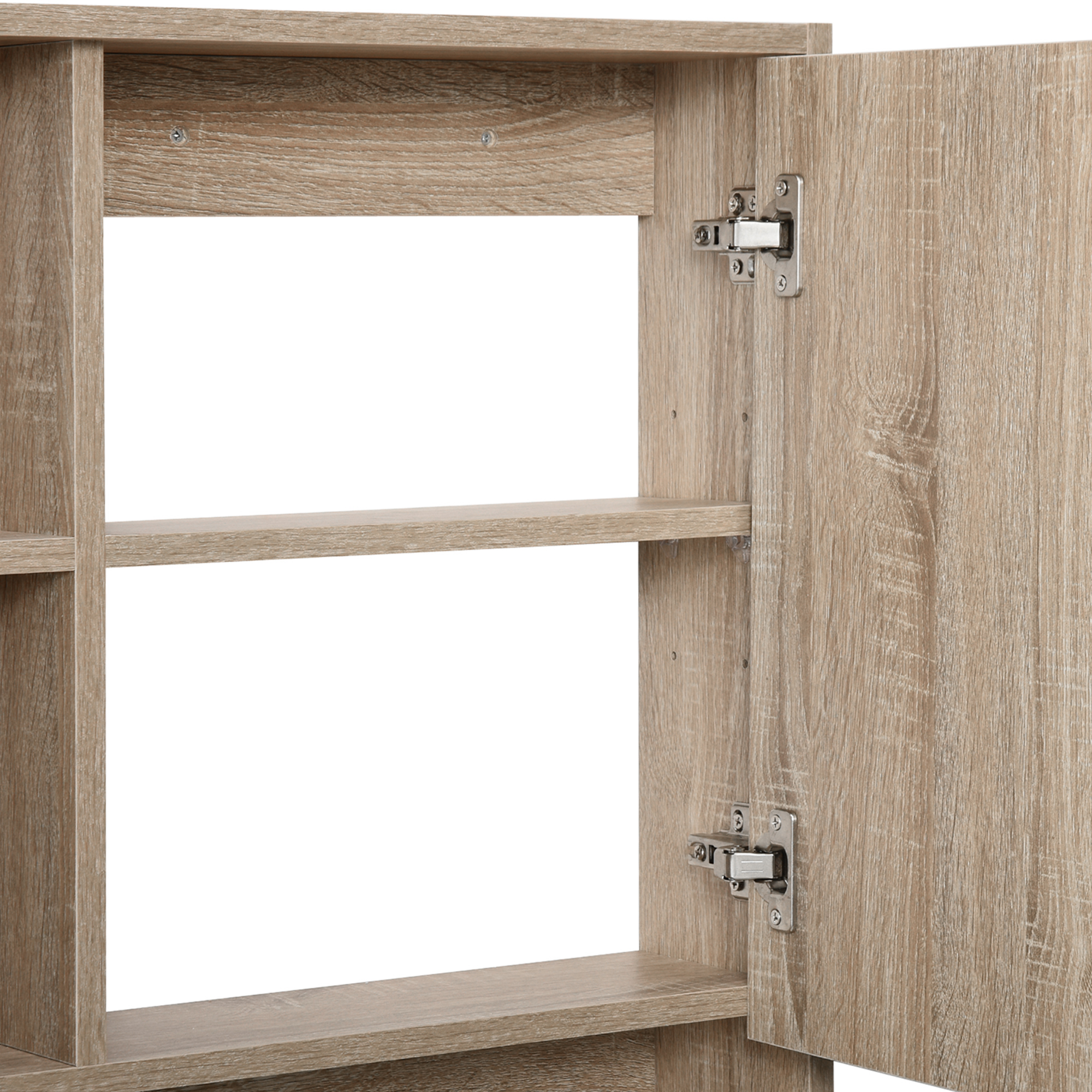 Armario de madera con puerta abierta y estantes.